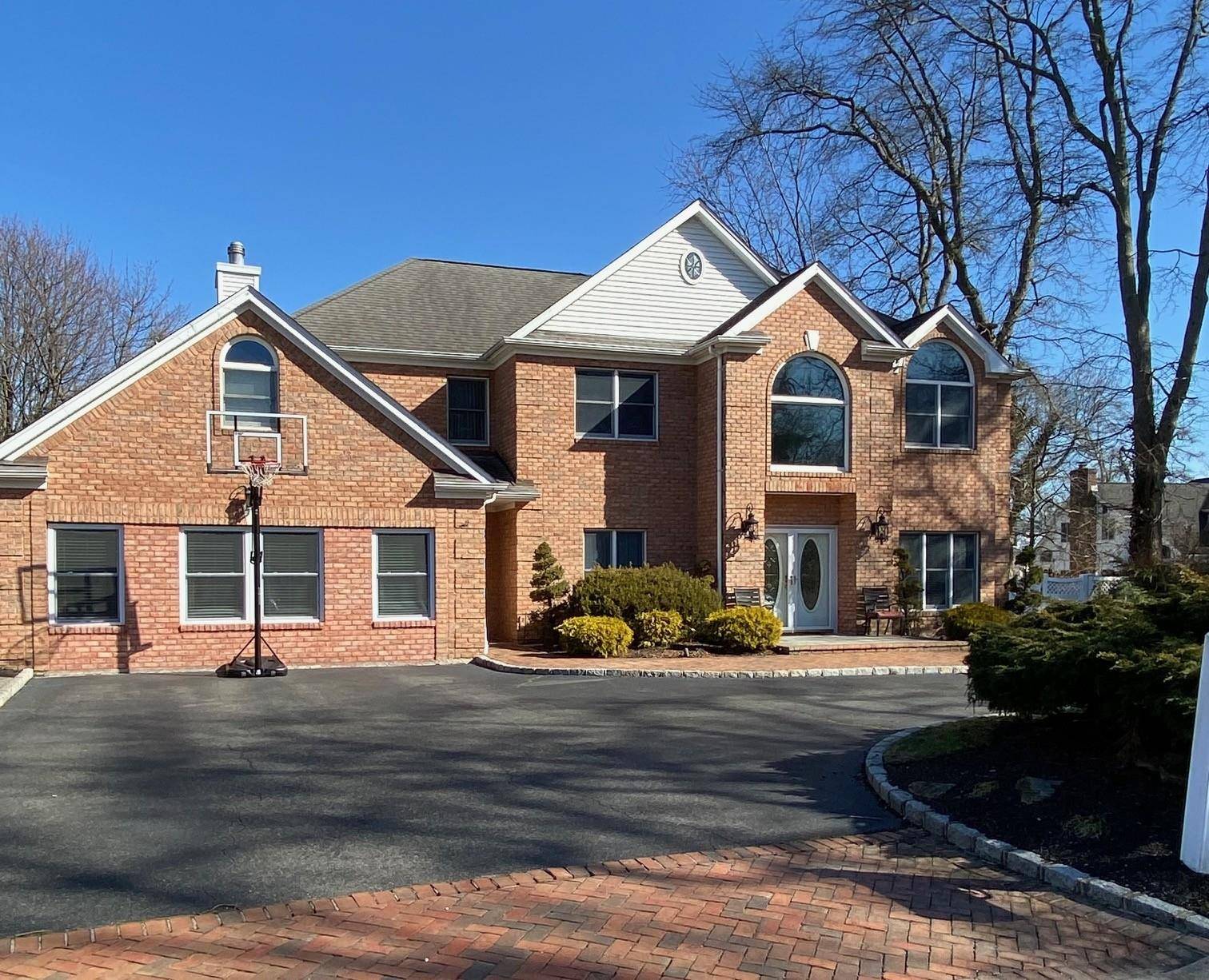 West Islip, NY 11795,31 Constance CT