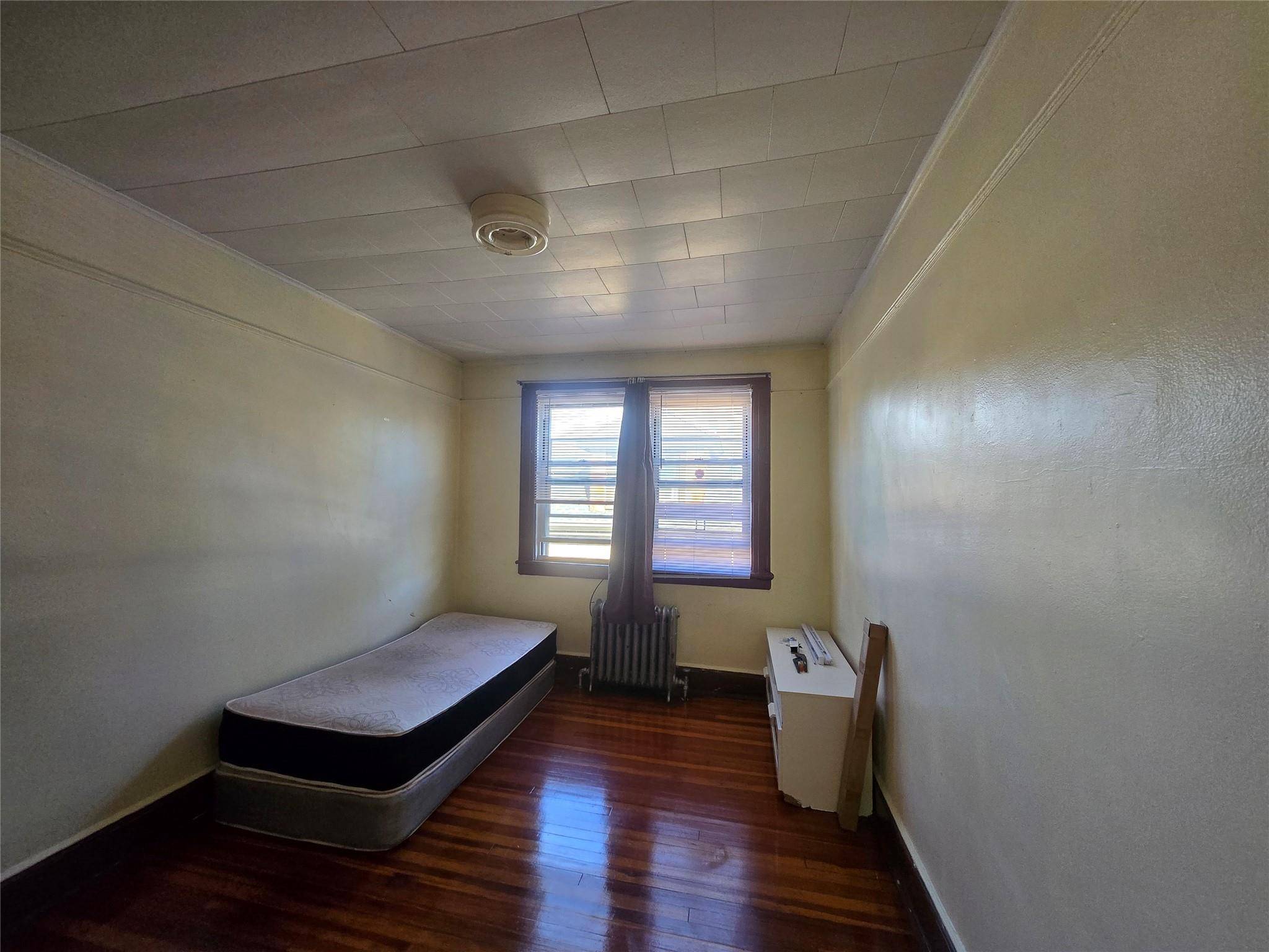 Elmhurst, NY 11373,40-44 Hampton ST