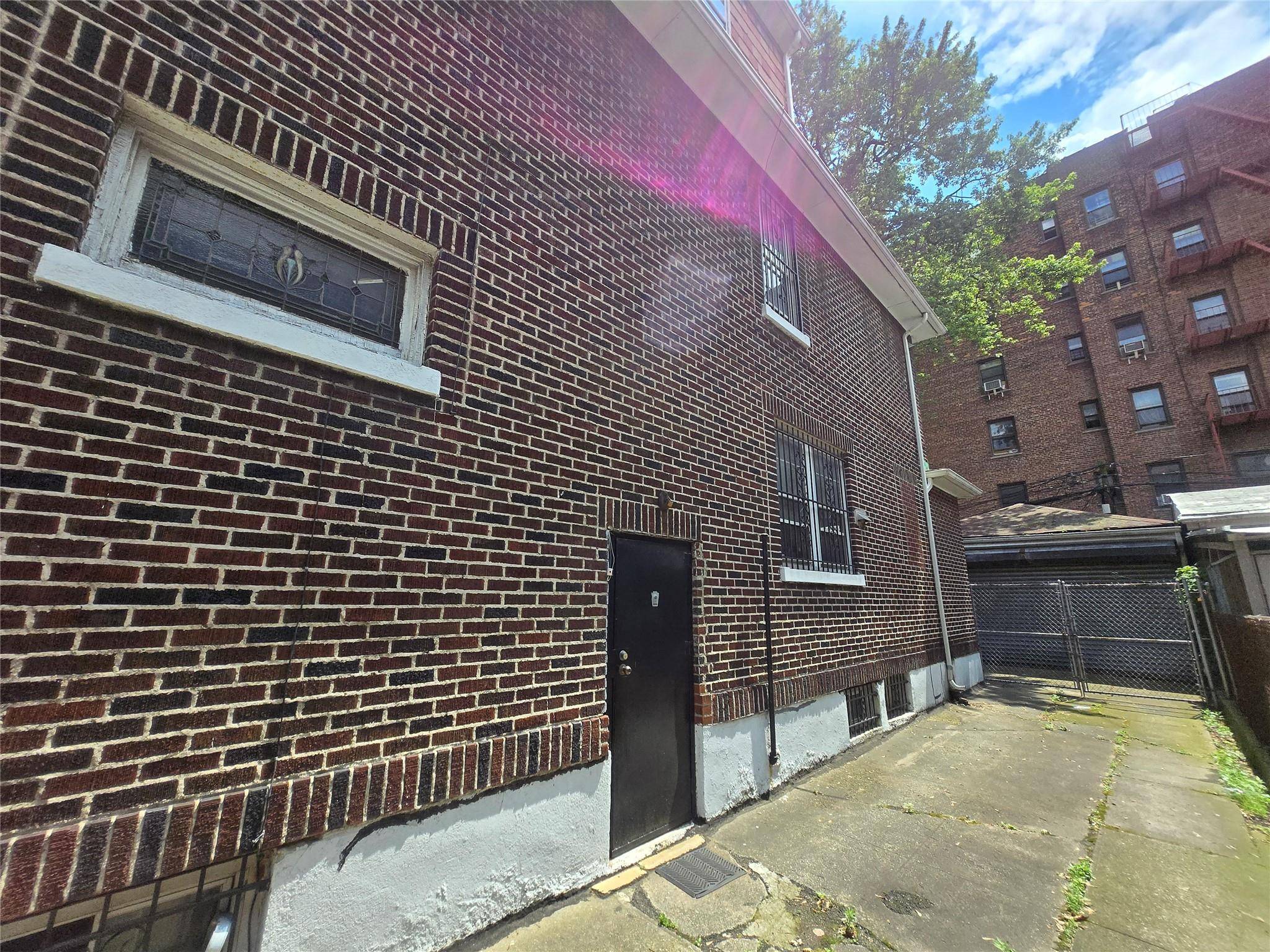 Elmhurst, NY 11373,40-44 Hampton ST