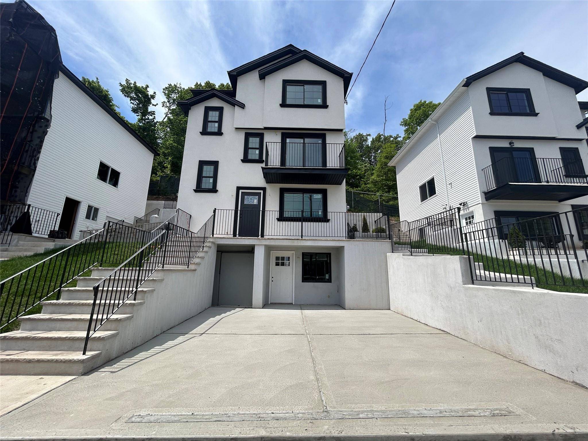 Staten Island, NY 10304,806 Van Duzer ST
