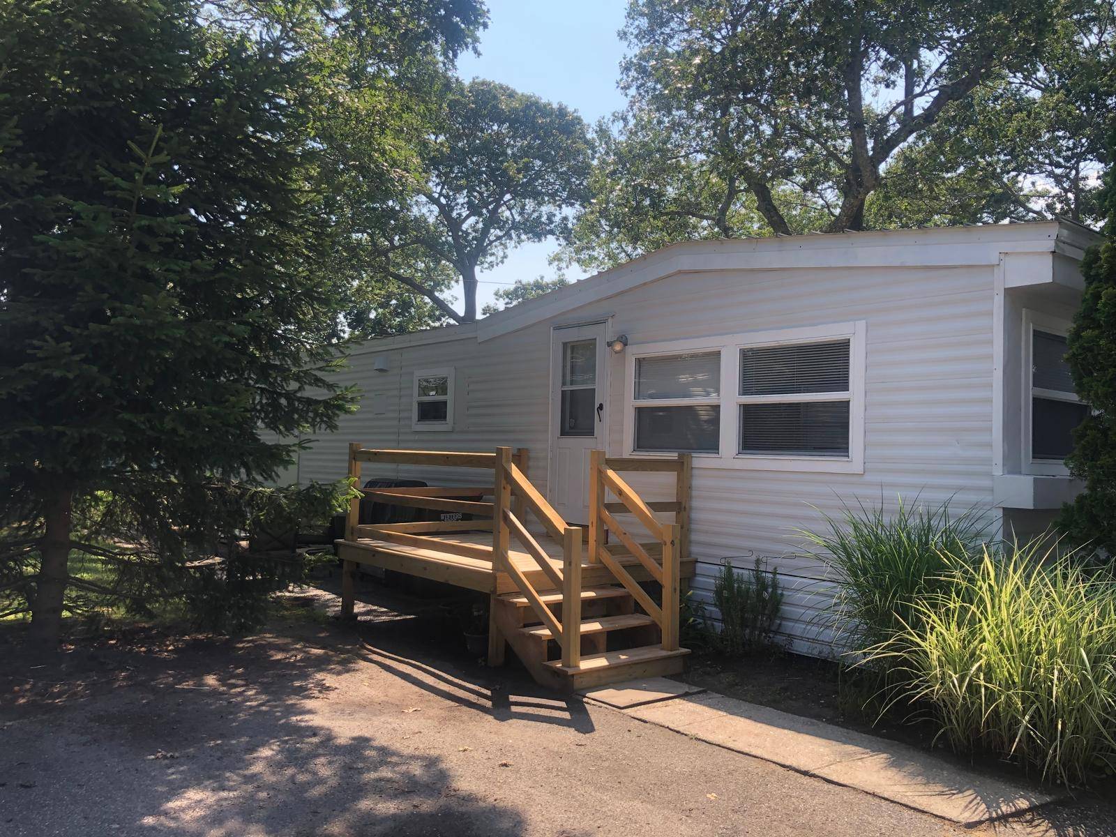 Riverhead, NY 11901,37 Hubbard unit 38