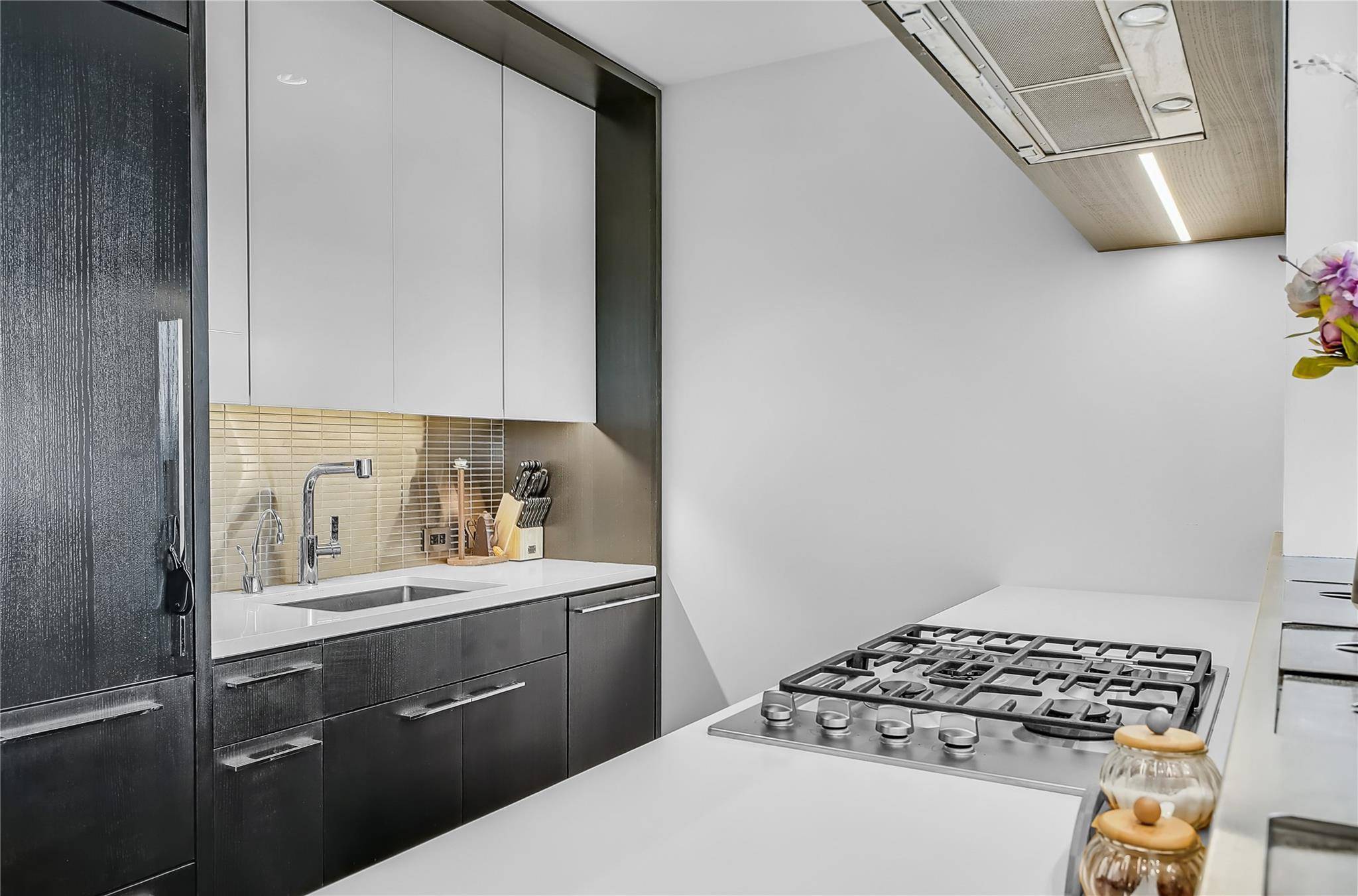 New York (manhattan), NY 10002,252 South Street #73K