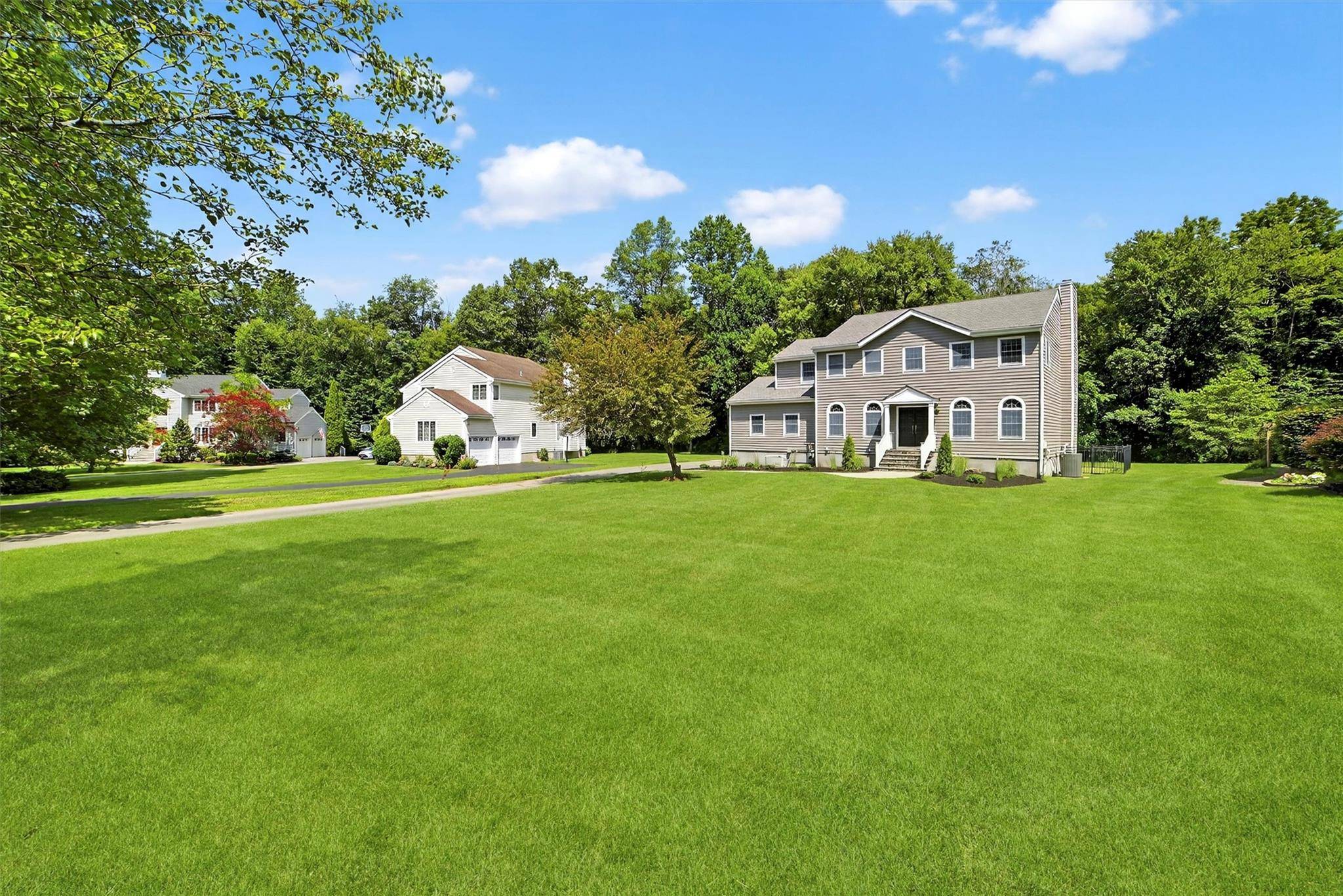 Yorktown Heights, NY 10598,2463 Pinetree PL