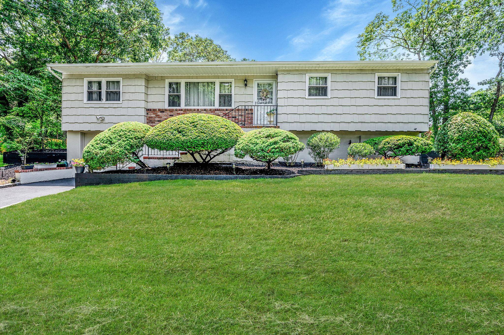 Hampton Bays, NY 11946,84 Fanning AVE