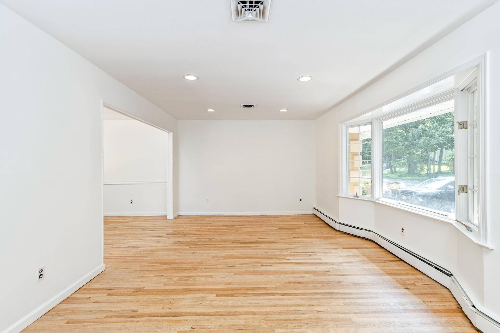 Smithtown, NY 11787,263 North Country RD