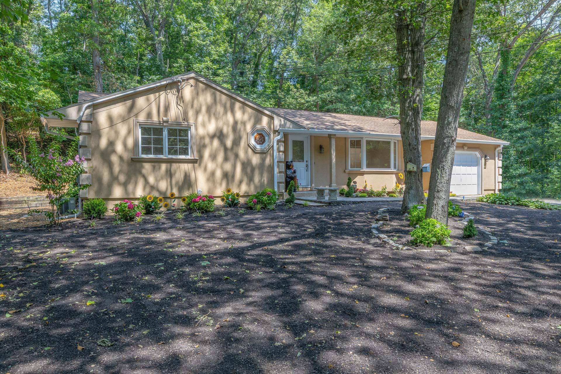 Smithtown, NY 11787,263 North Country RD