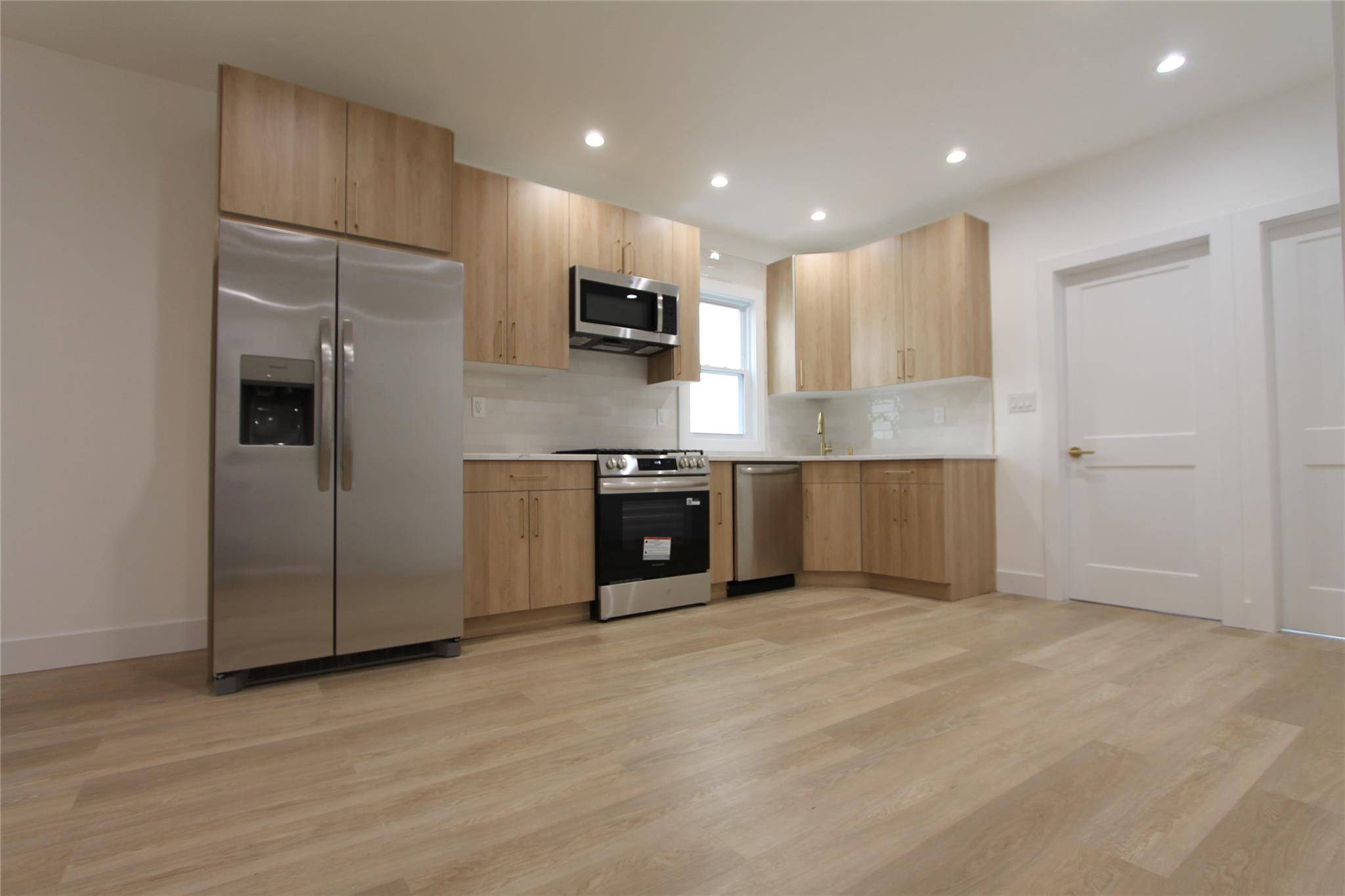 Middle Village, NY 11379,79-31 69th AVE