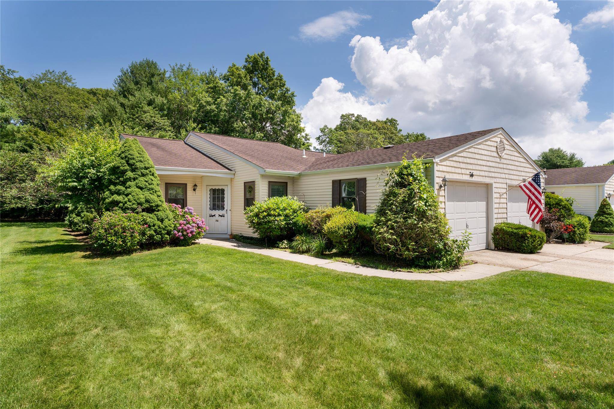 Stony Brook, NY 11790,76 Knolls DR