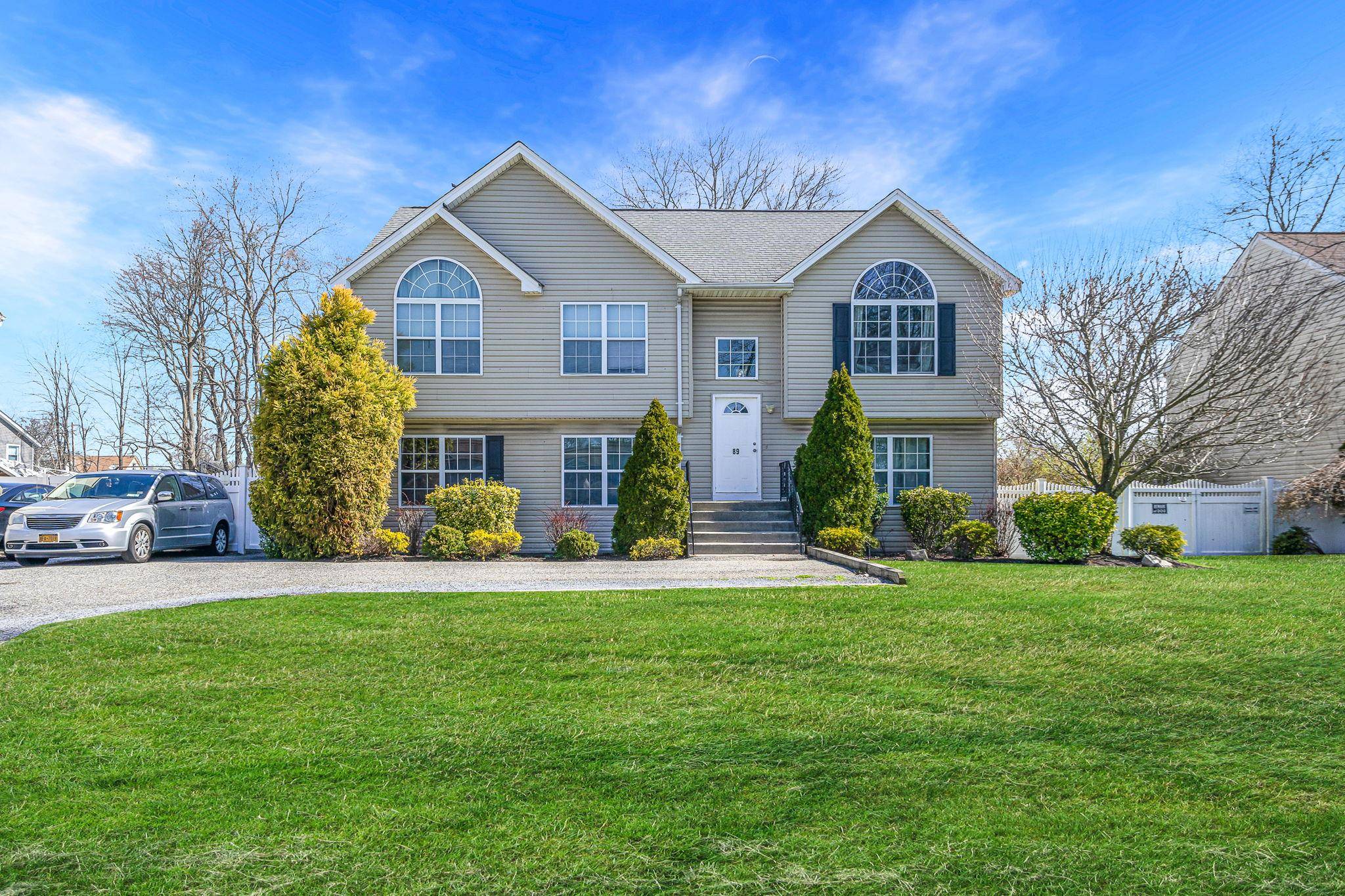 Bay Shore, NY 11706,89 3rd AVE