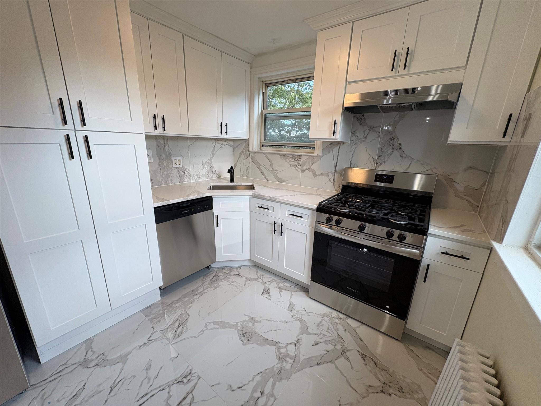 Glen Oaks, NY 11004,255-31 75 AVE #2nd Floor