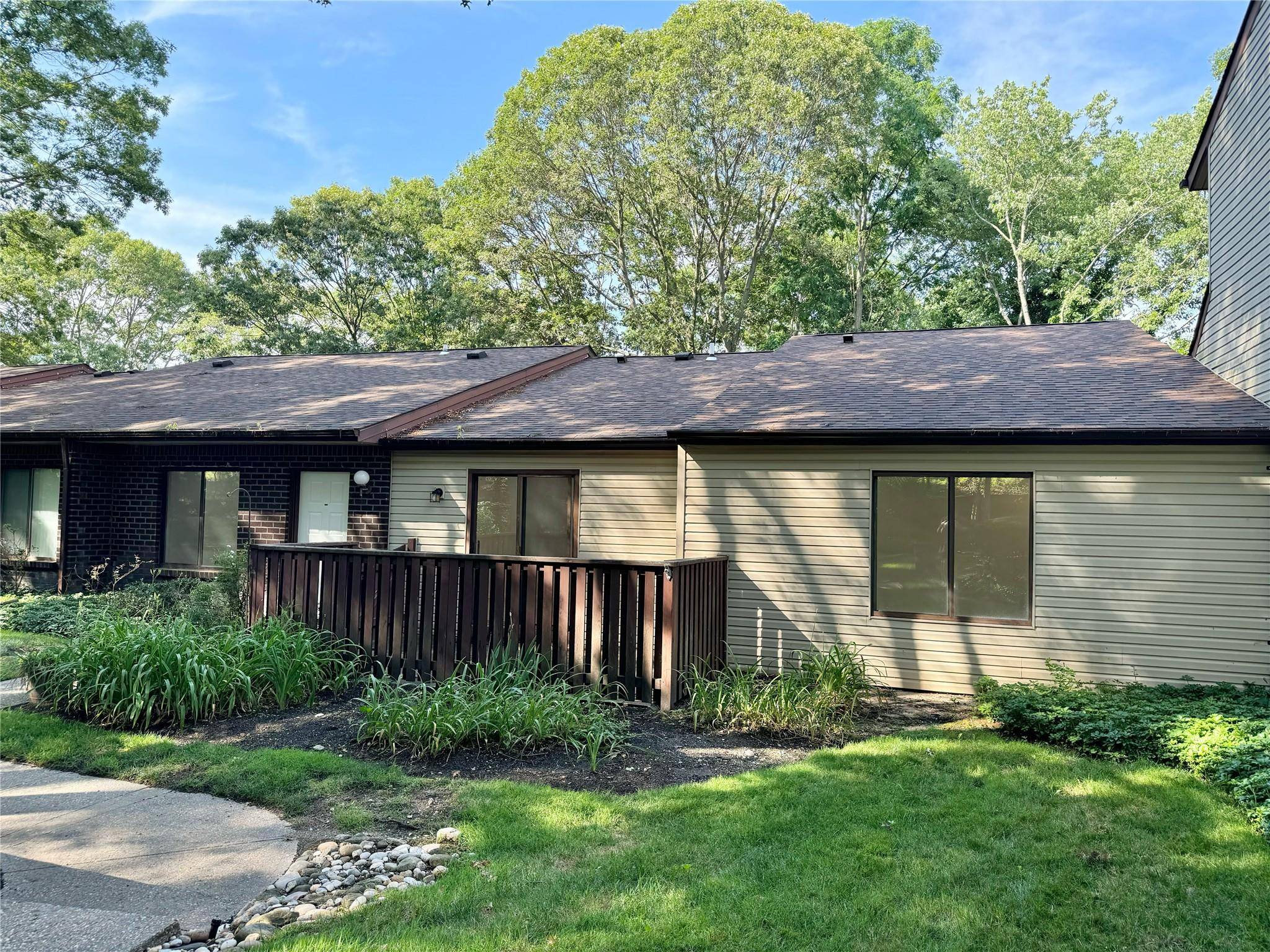 Coram, NY 11727,115 Birchwood RD