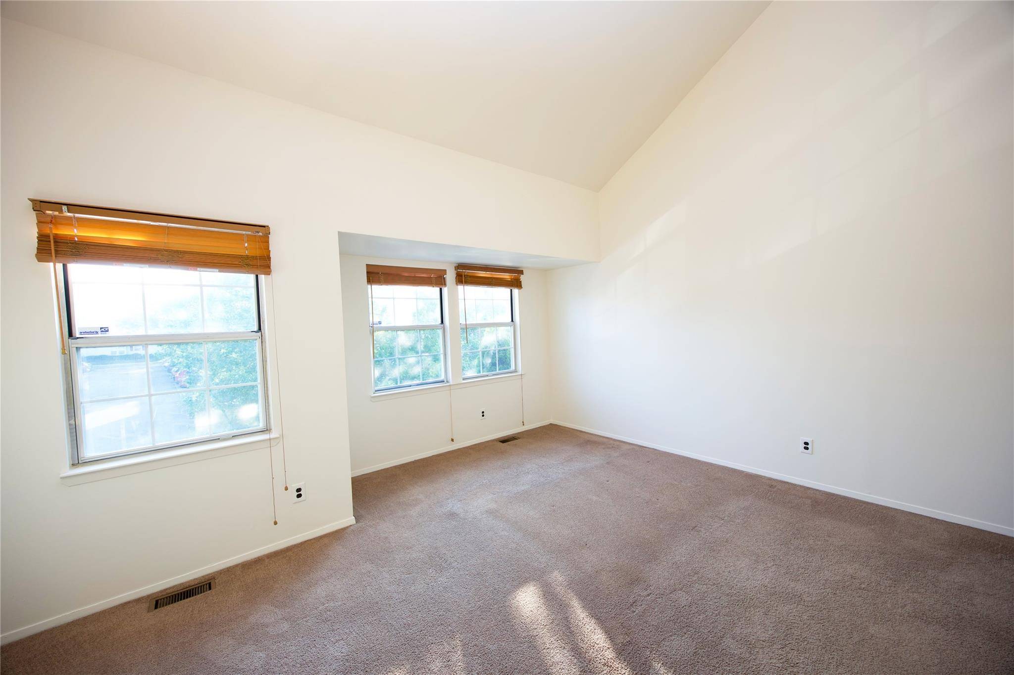 Farmingdale, NY 11735,78 Stratford Green