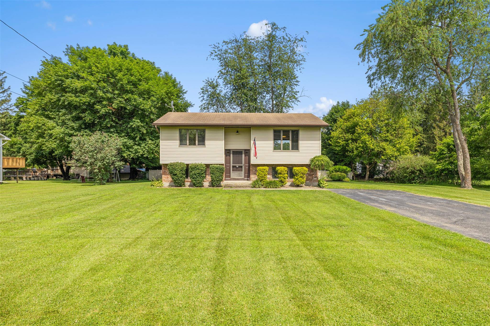 Highland, NY 12528,16 Orchard LN