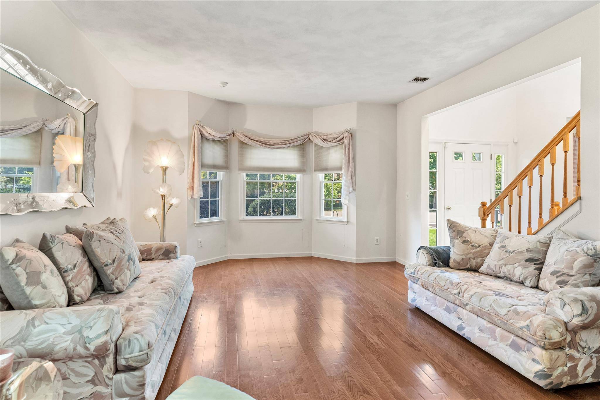 Lake Grove, NY 11755,6 Rosewood CT
