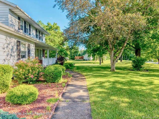 Saugerties, NY 12477,135 Hilltop RD