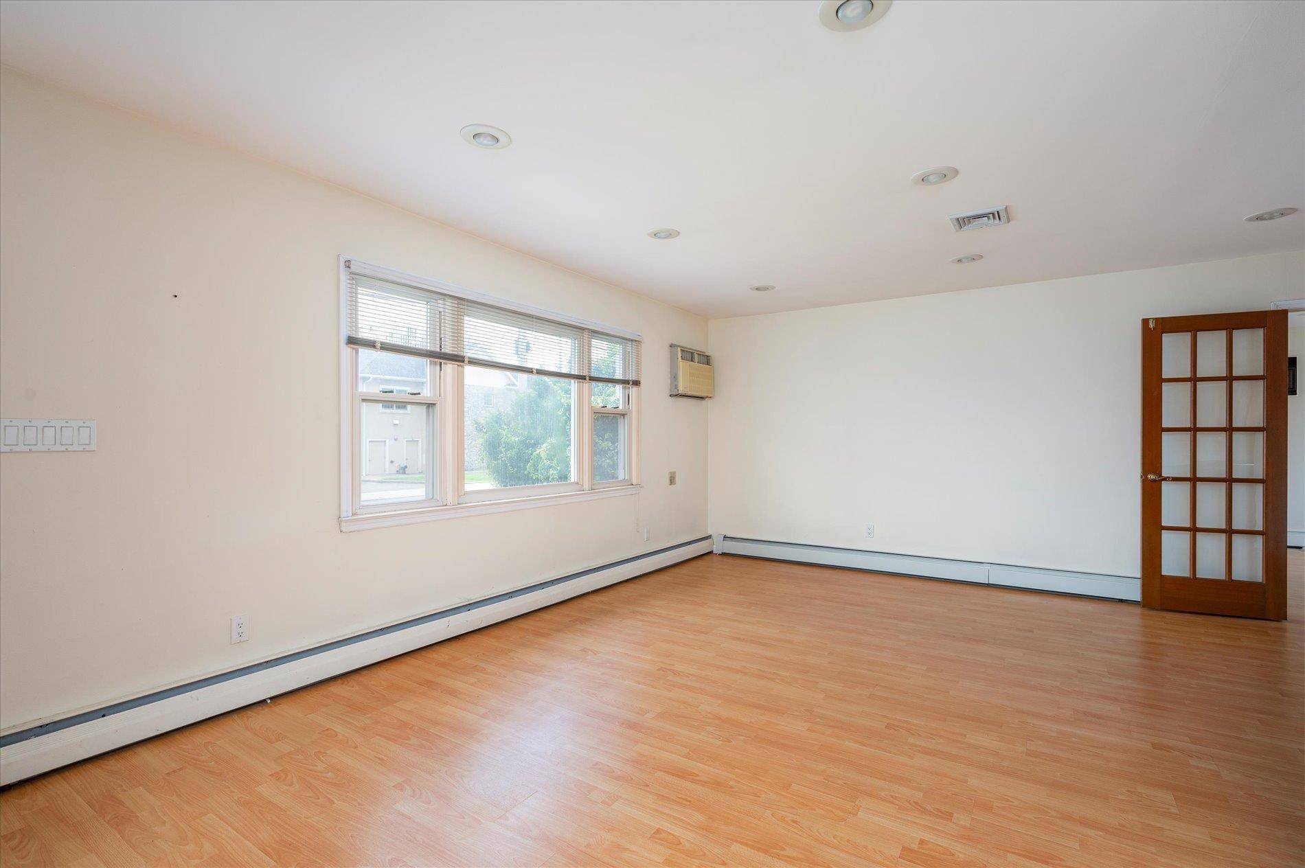 West Babylon, NY 11704,21 Silver ST