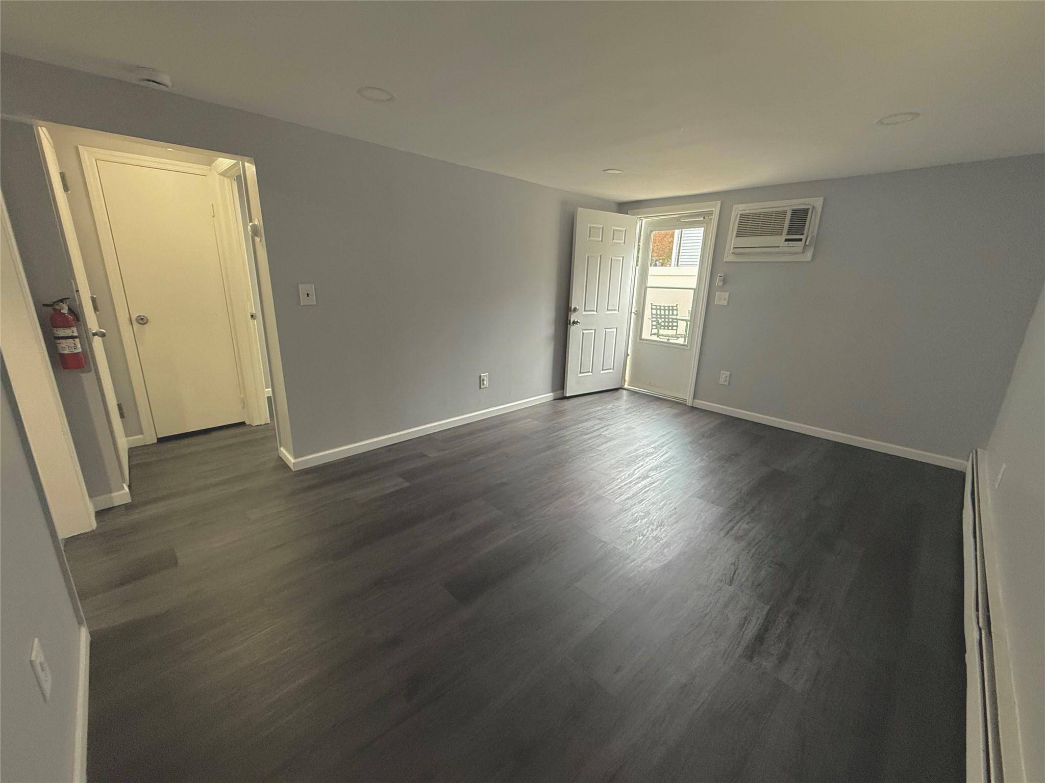 Lindenhurst, NY 11757,536 East DR