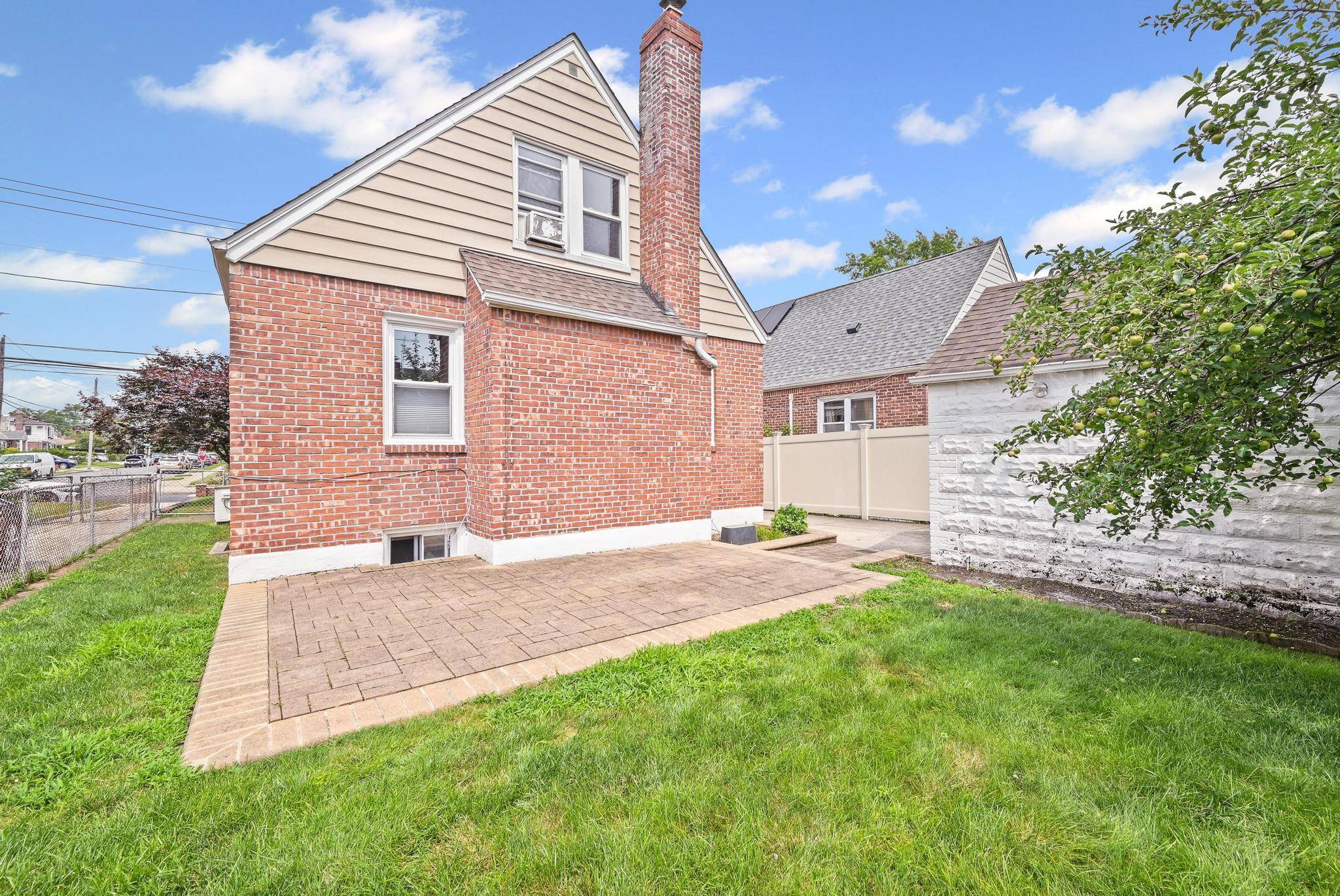 Valley Stream, NY 11580,121 Alden AVE
