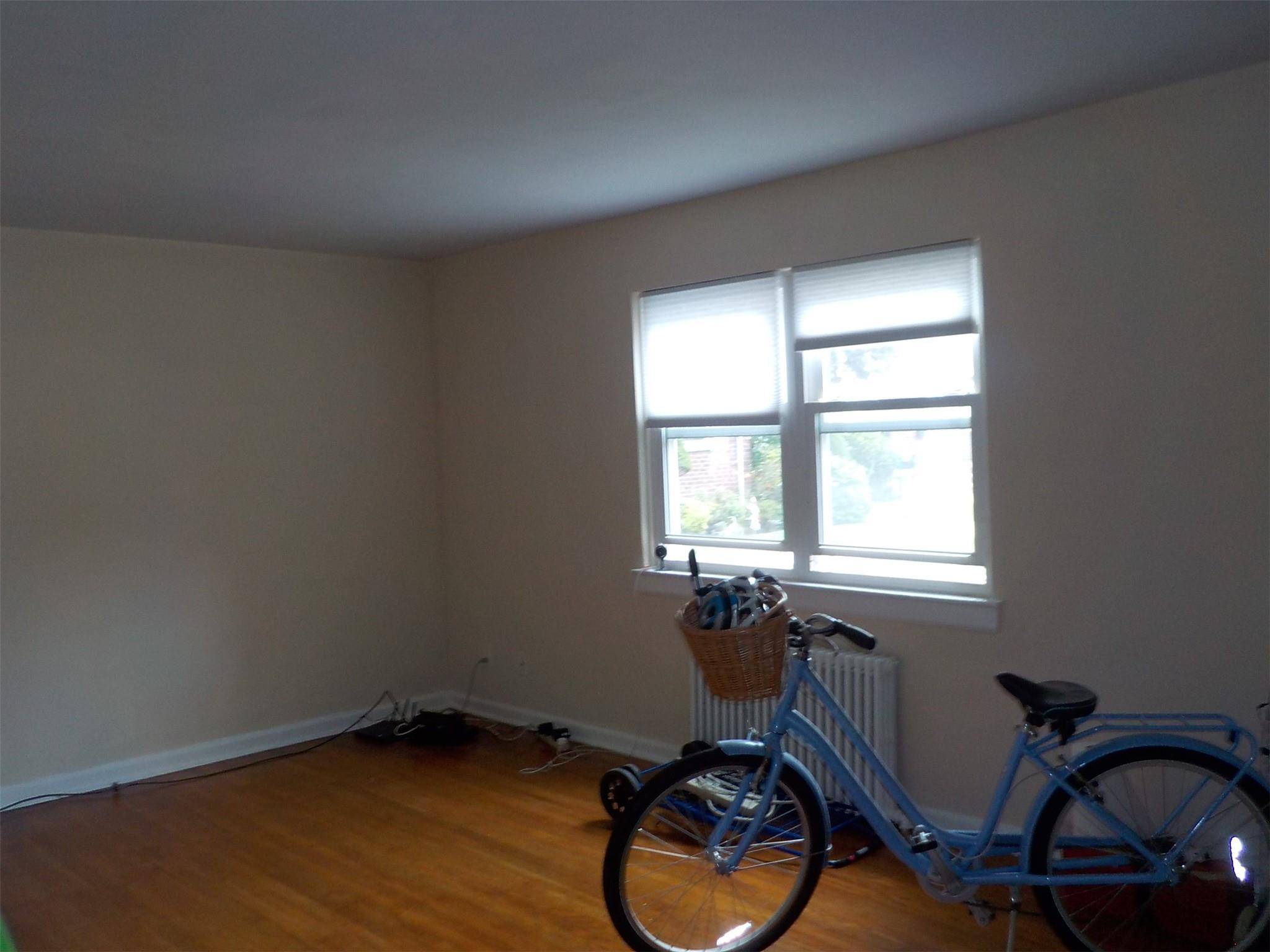 Glen Oaks, NY 11004,263-32 73rd AVE #E-1