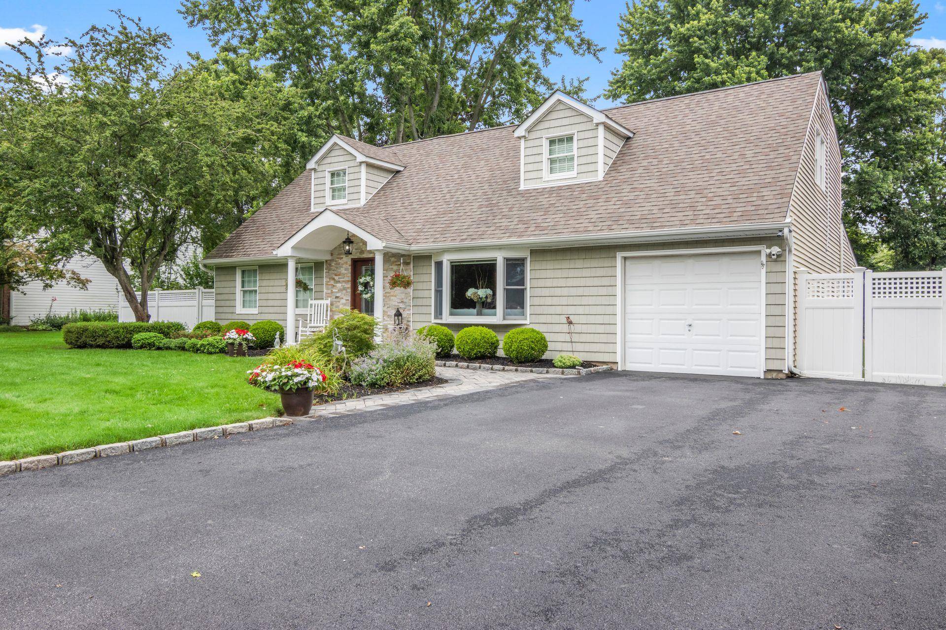 Mount Sinai, NY 11766,5 Barnaby LN