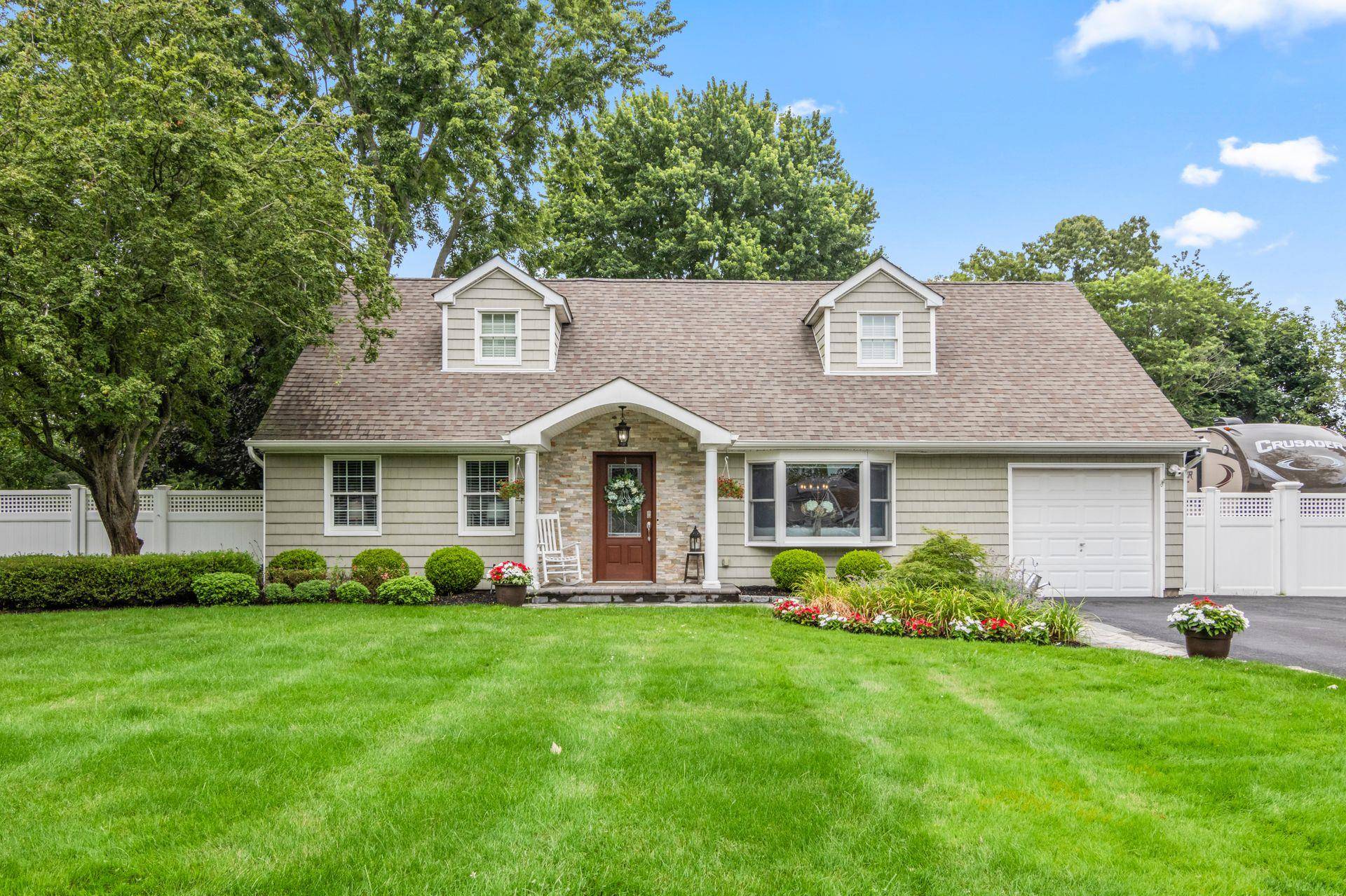 Mount Sinai, NY 11766,5 Barnaby LN