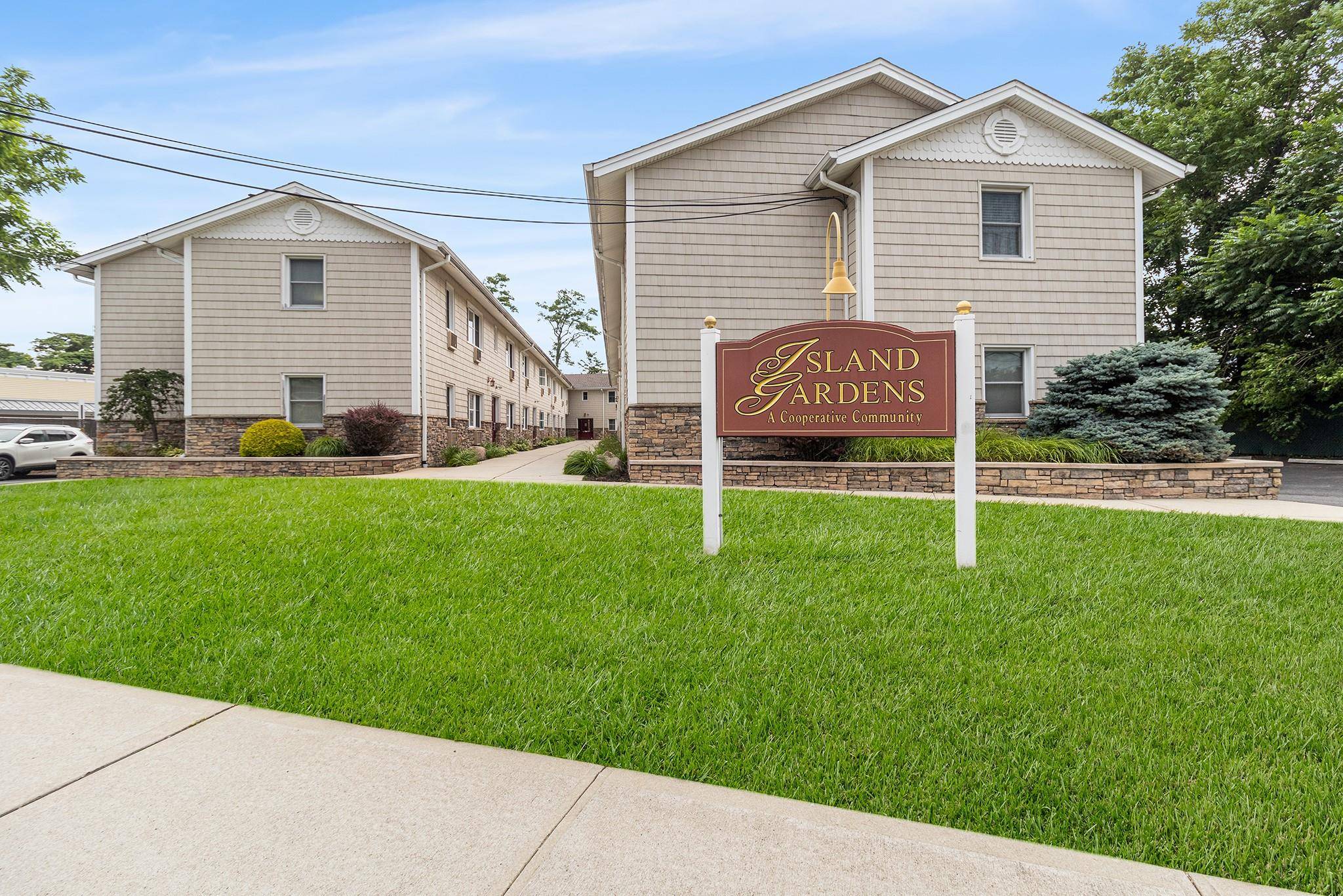 Farmingdale, NY 11735,490 Main ST #A7