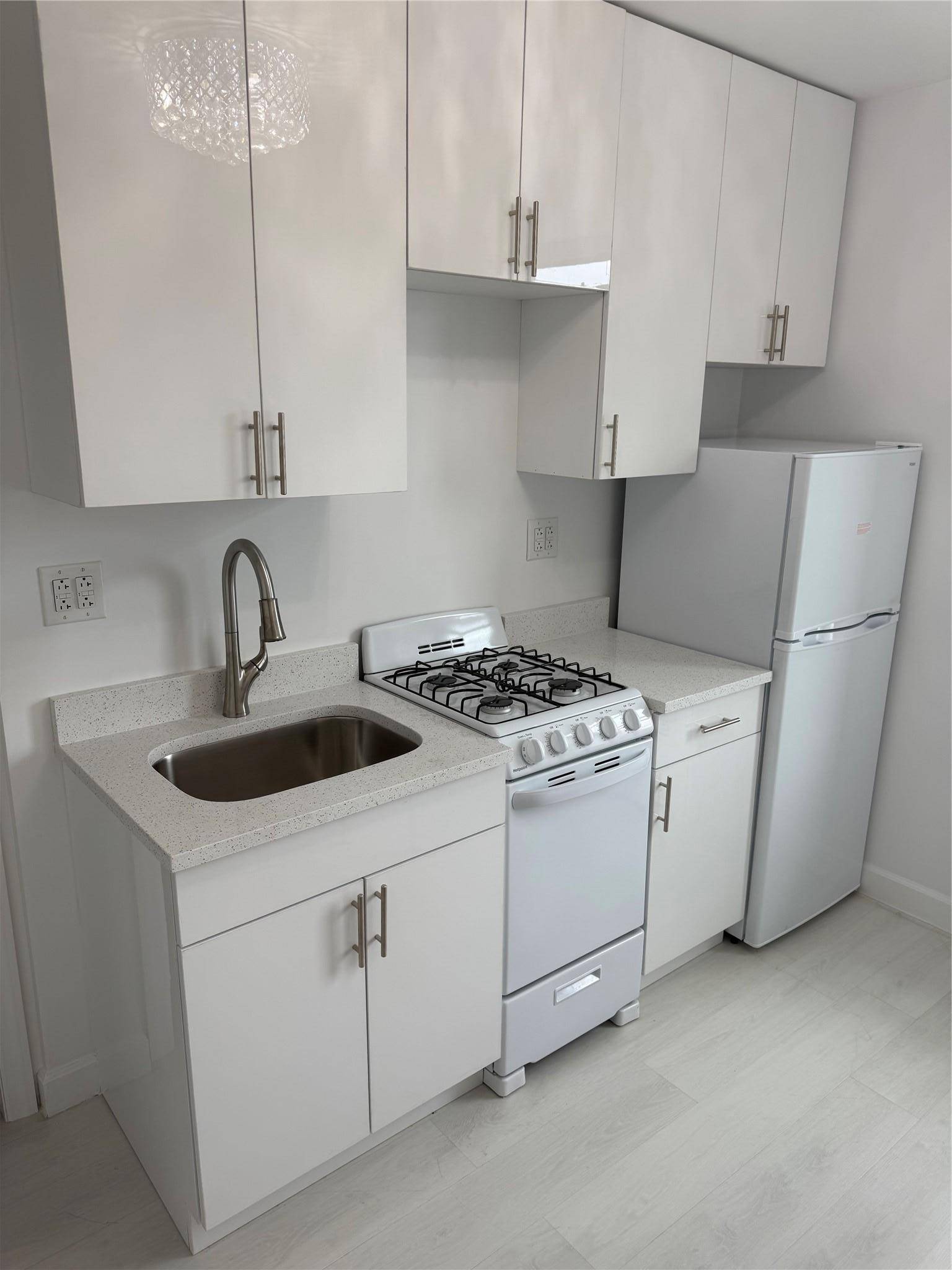 Forest Hills, NY 11375,100-25 Queens BLVD #7M