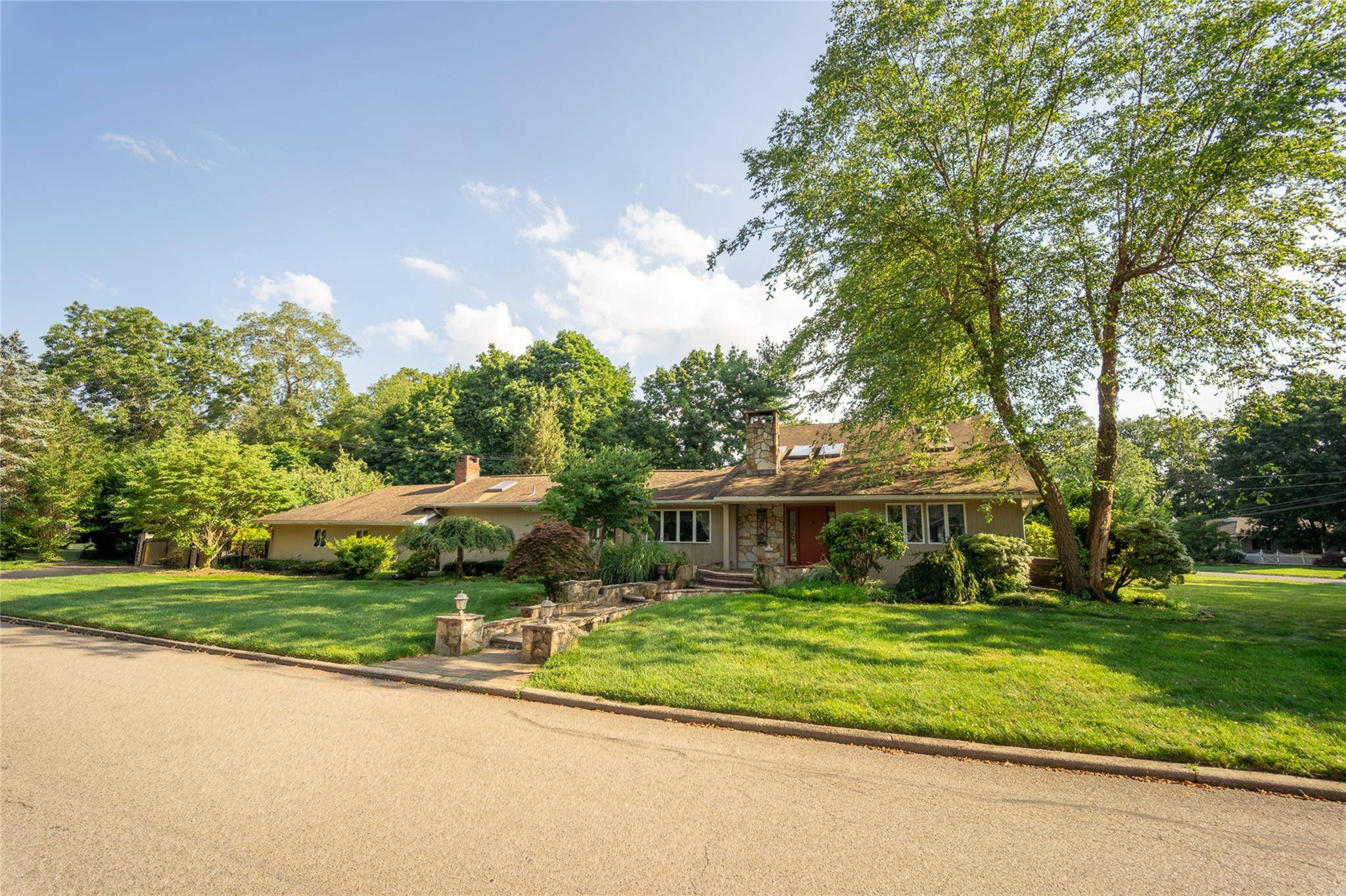 Village Of The Branch, NY 11787,6 Cambridge DR