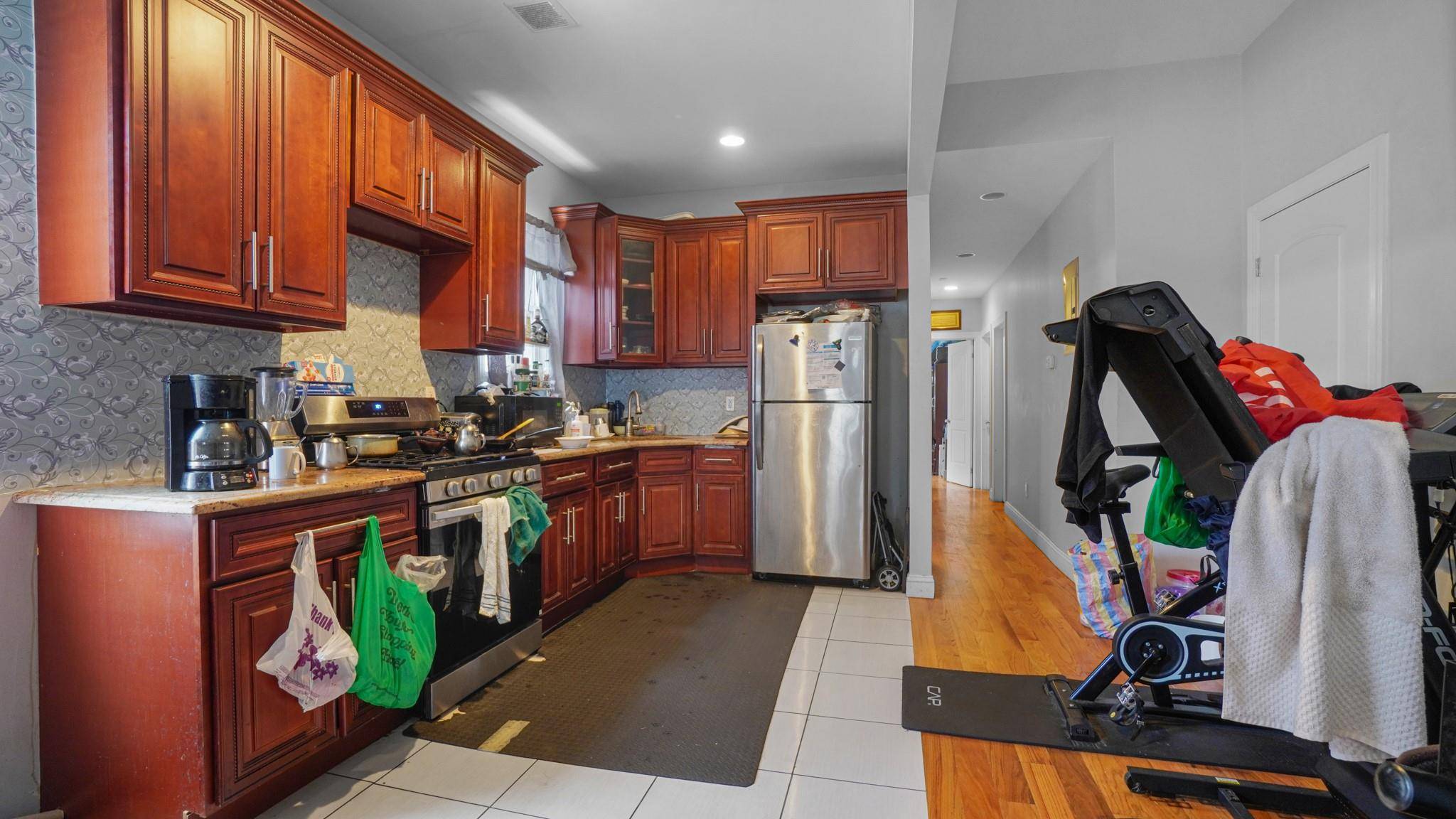 Bronx, NY 10468,32 North ST