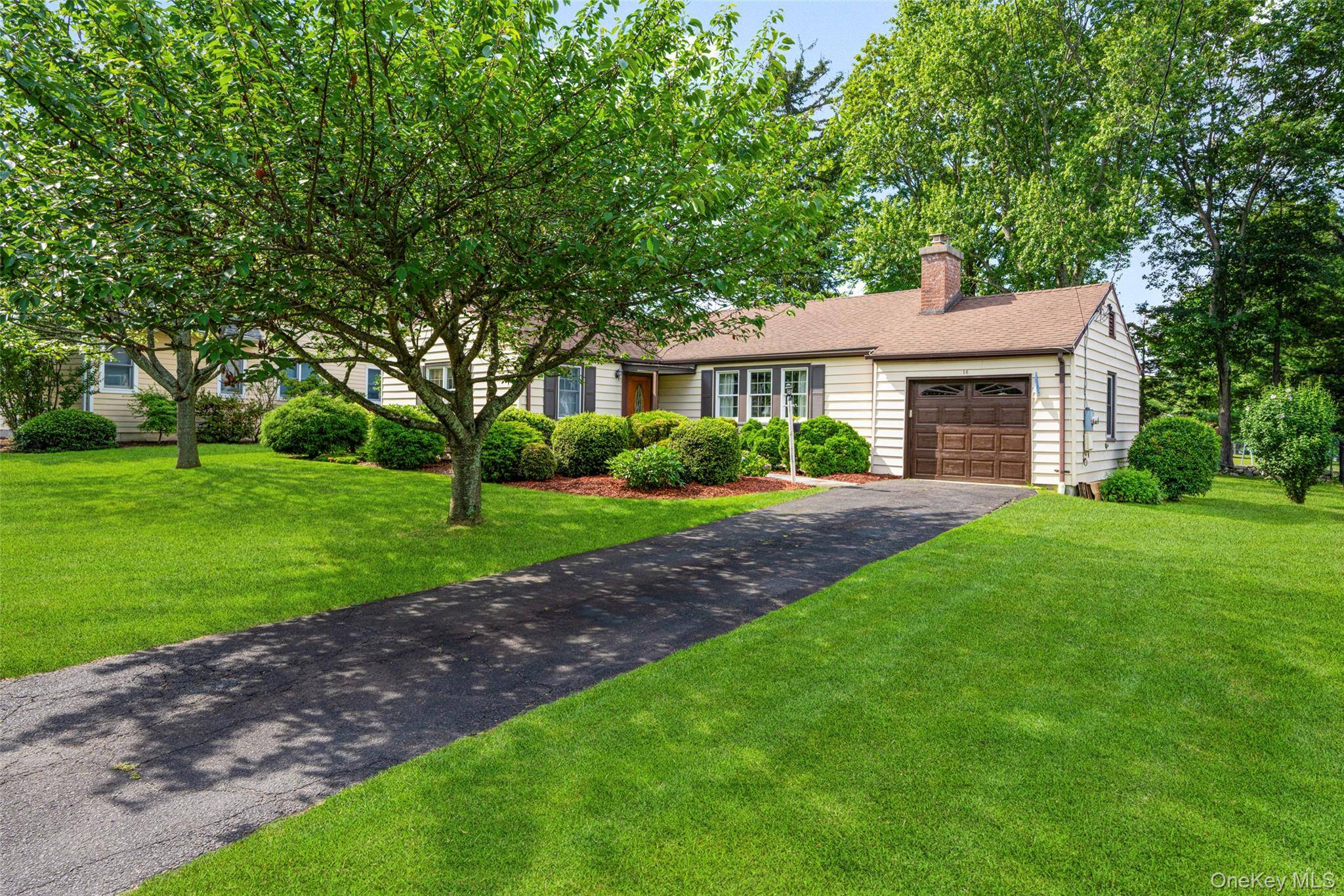 White Plains, NY 10605,16 Ria DR