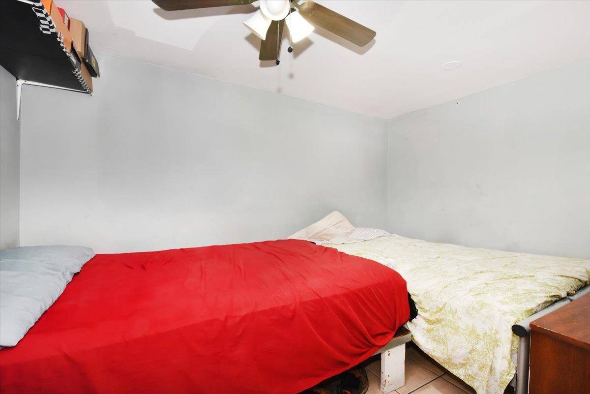 Corona, NY 11368,35-44 104 ST