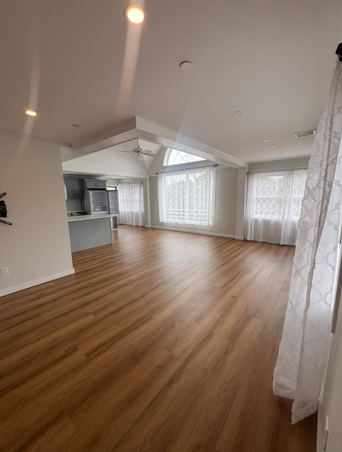 Oyster Bay, NY 11771,62 South #201