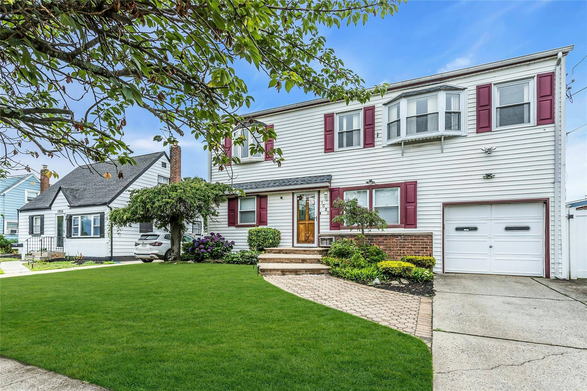 Westbury, NY 11590,1022 Merillon AVE