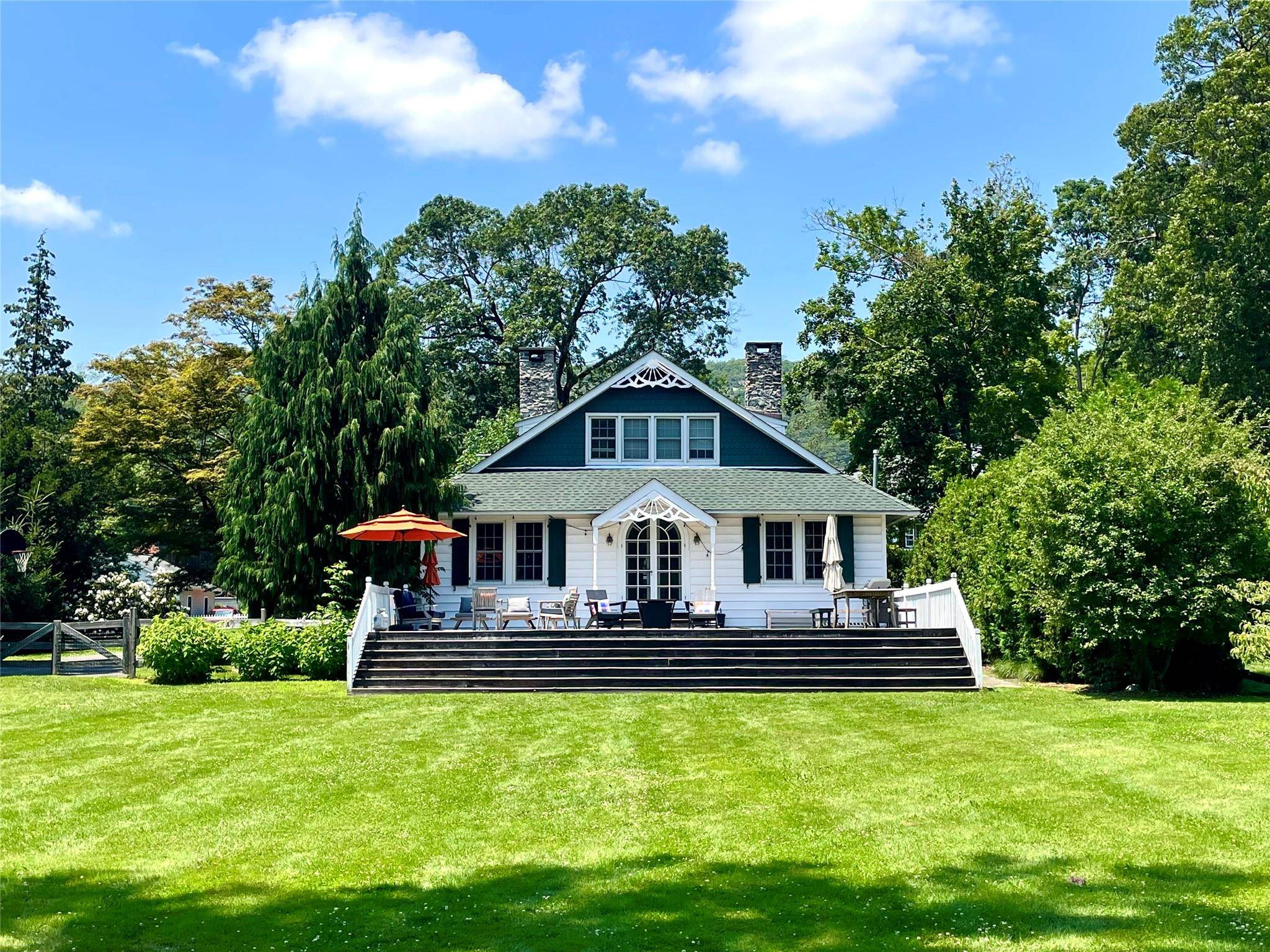 Greenwood Lake, NY 10925,10 Woodbine AVE