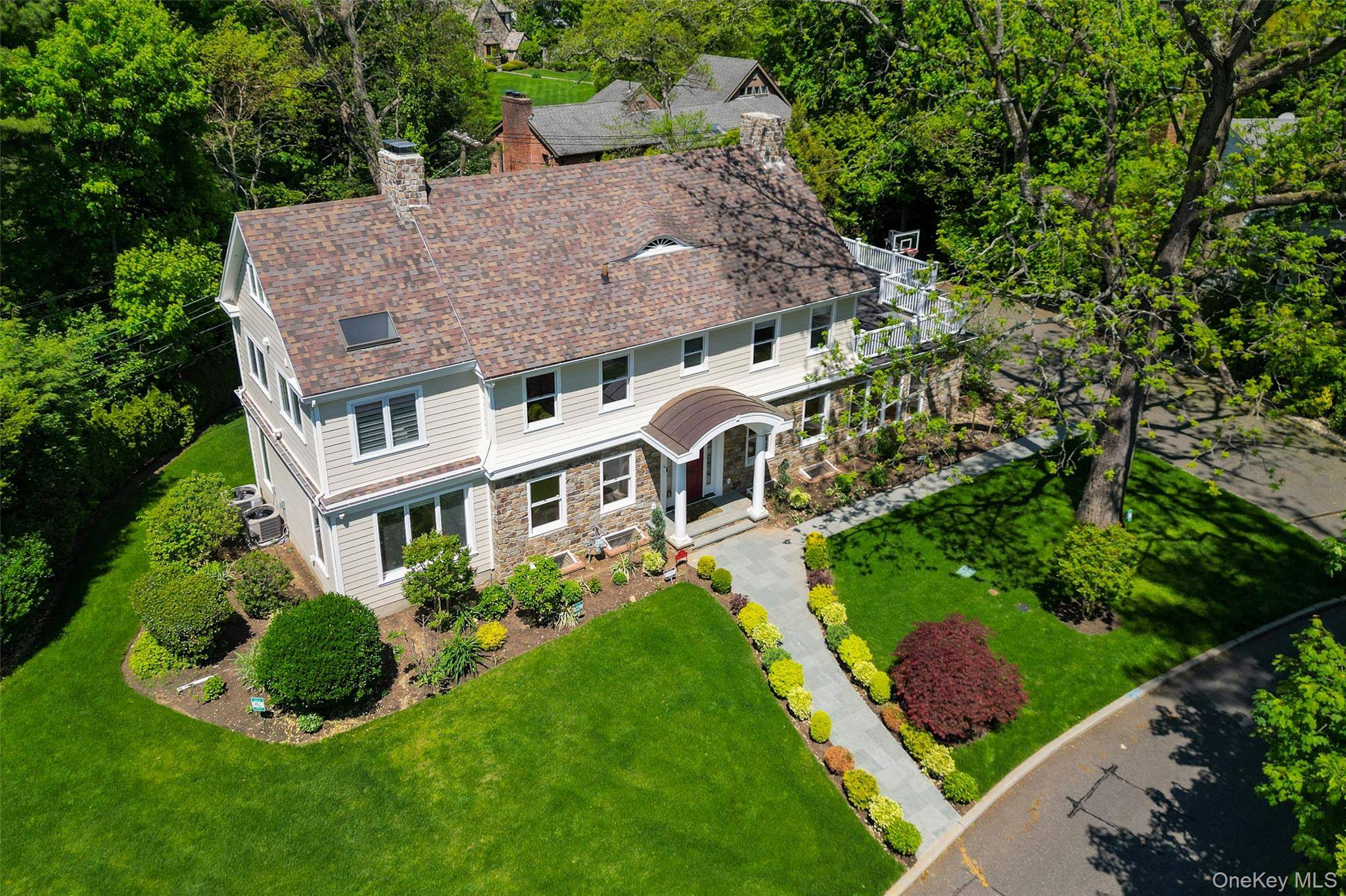 Great Neck, NY 11021,9 Sycamore DR