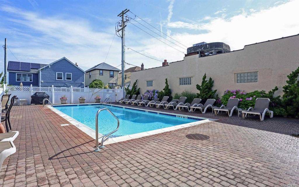 Long Beach, NY 11561,751 W Park AVE