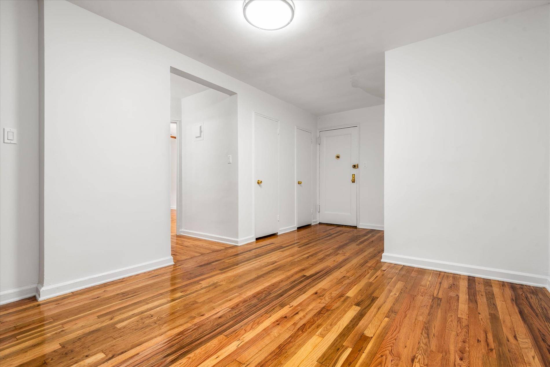 Forest Hills, NY 11375,67-30 Clyde ST #3L
