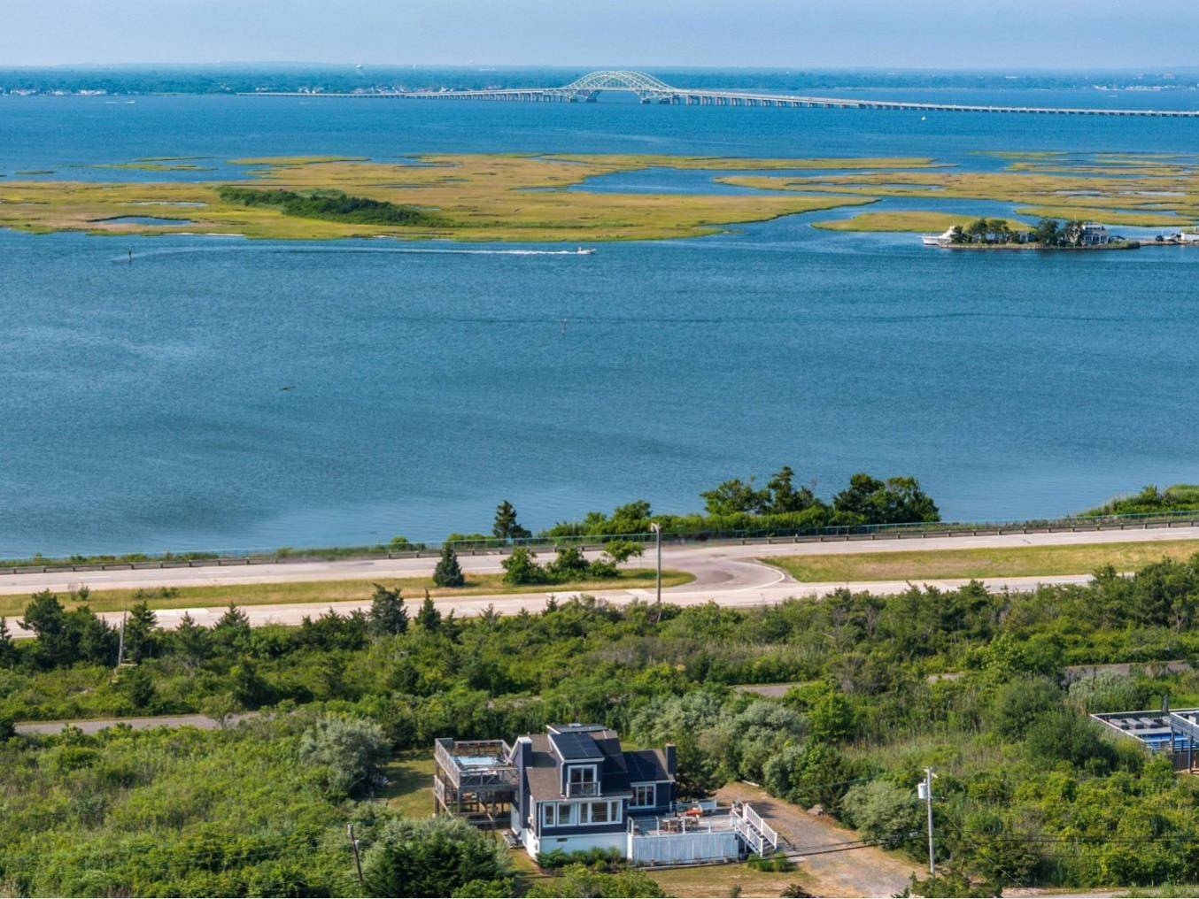 Oak Beach, NY 11702,8 The Fairway
