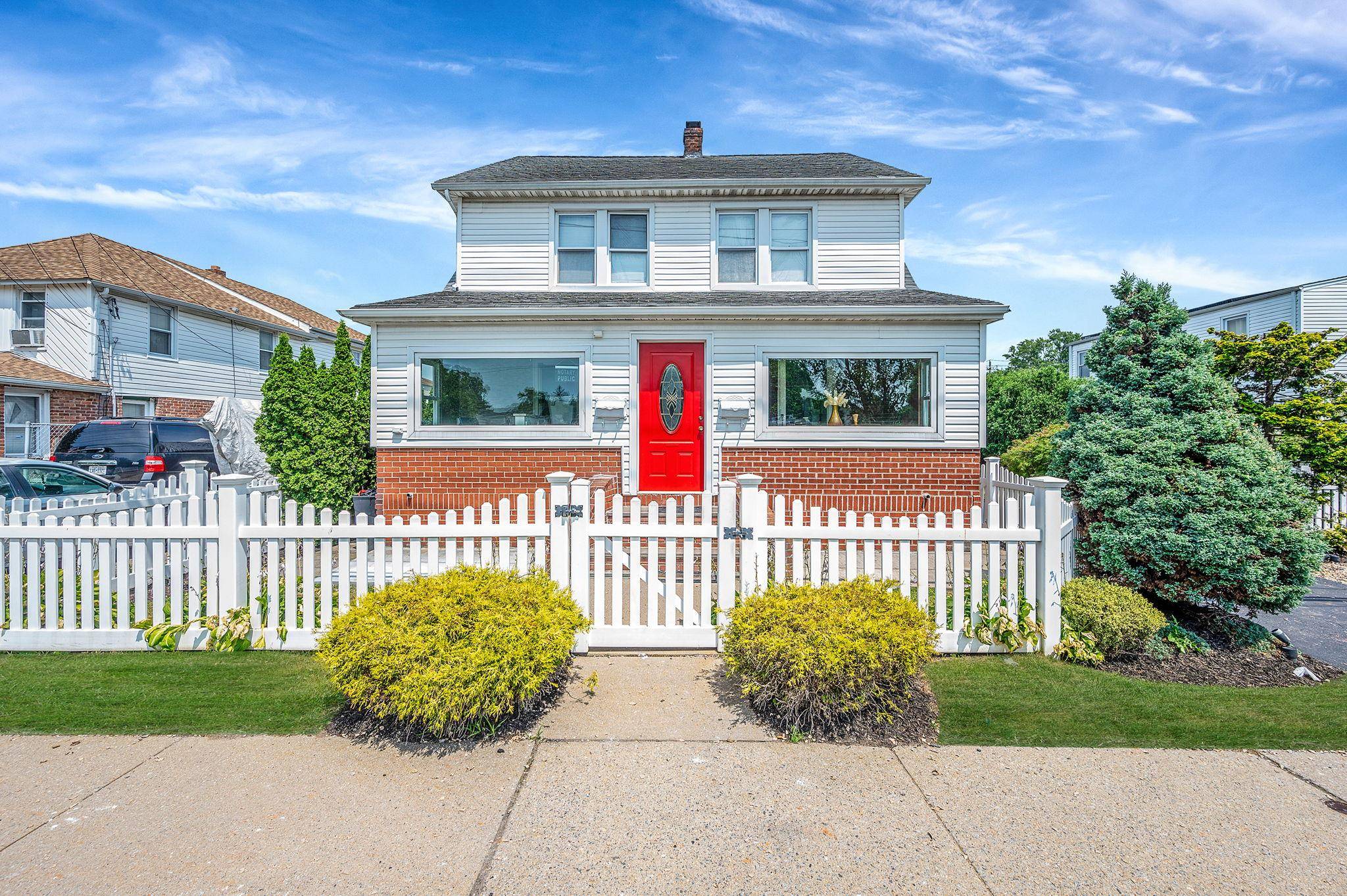 East Meadow, NY 11554,557 Newbridge RD