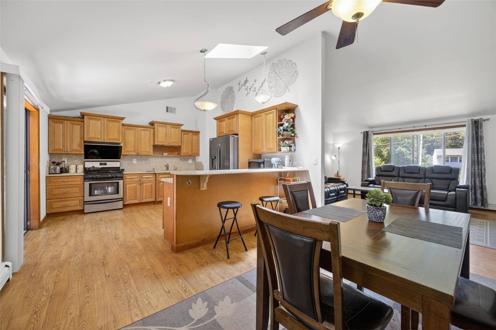 Poughkeepsie, NY 12603,49 Raker RD