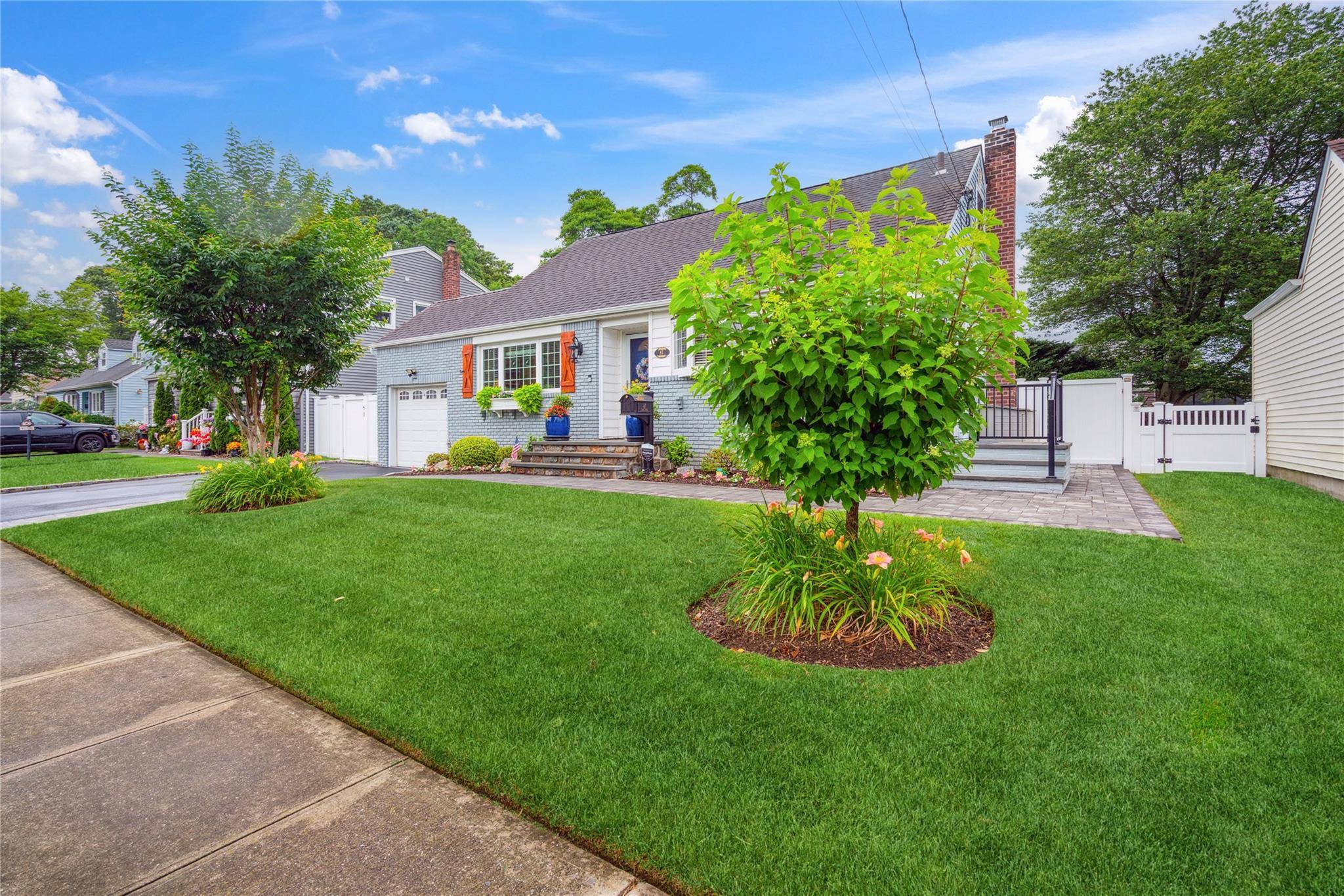 Massapequa Park, NY 11762,87 3rd AVE