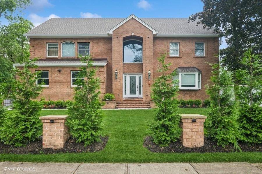 Greenlawn, NY 11740,311 Greenlawn RD