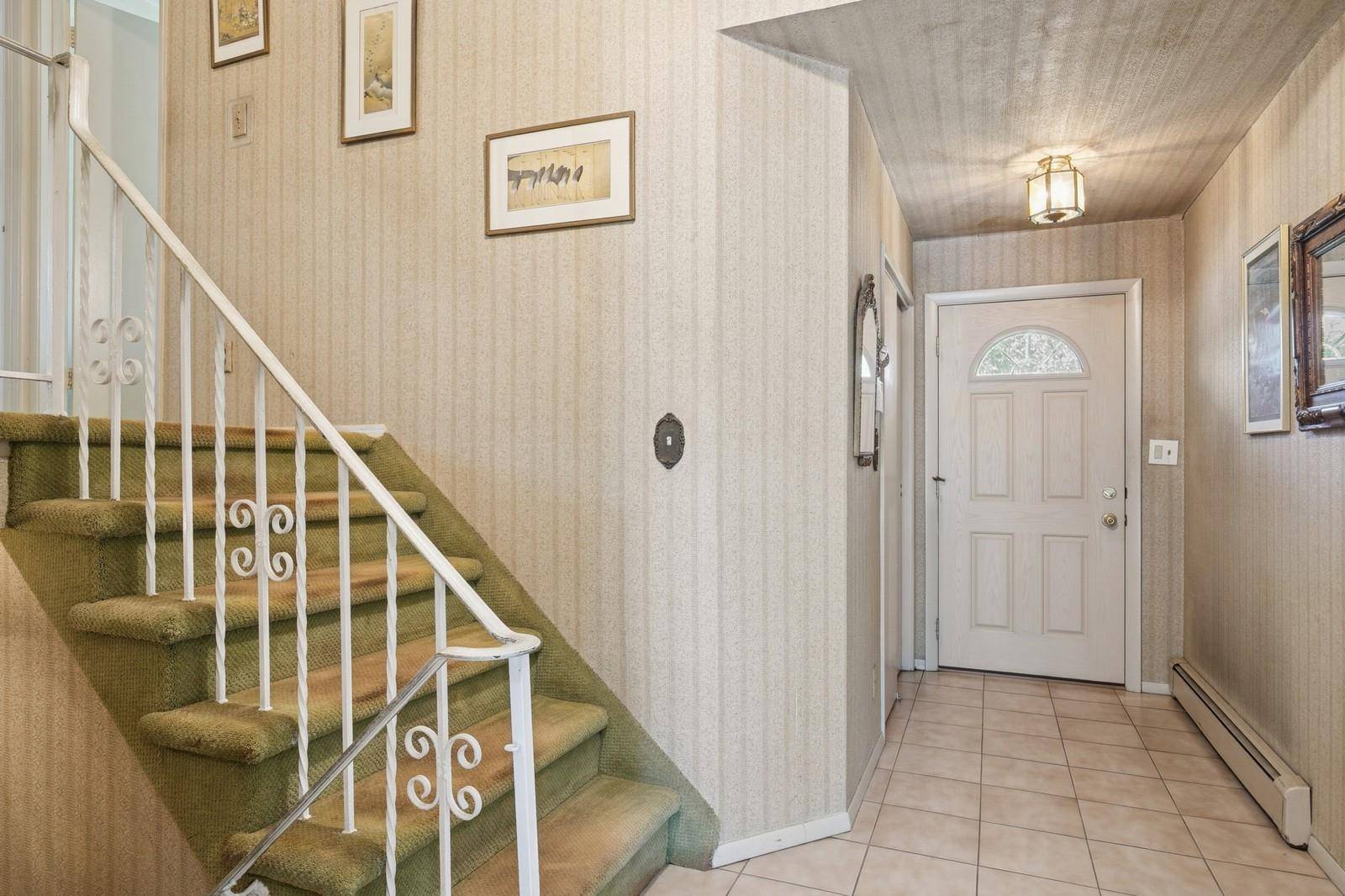 Woodbury, NY 11797,17 Wren DR