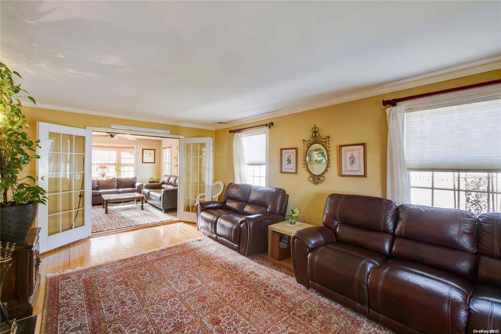 Hicksville, NY 11801,121 6th ST