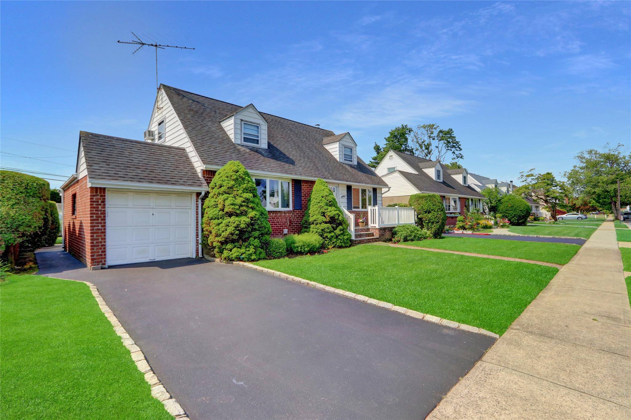 Plainview, NY 11803,31 Amby AVE