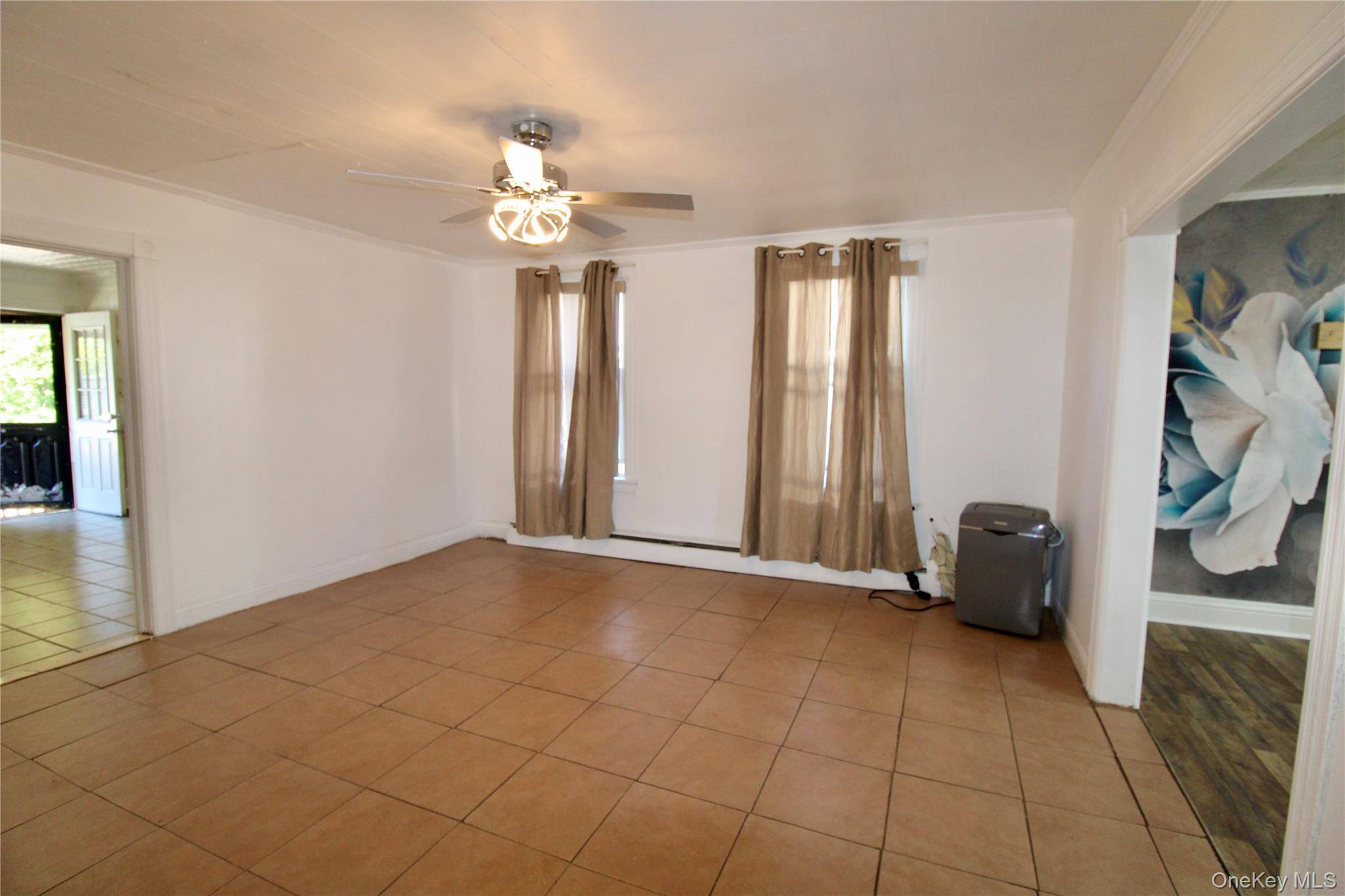 Saugerties, NY 12477,36 McDonald ST