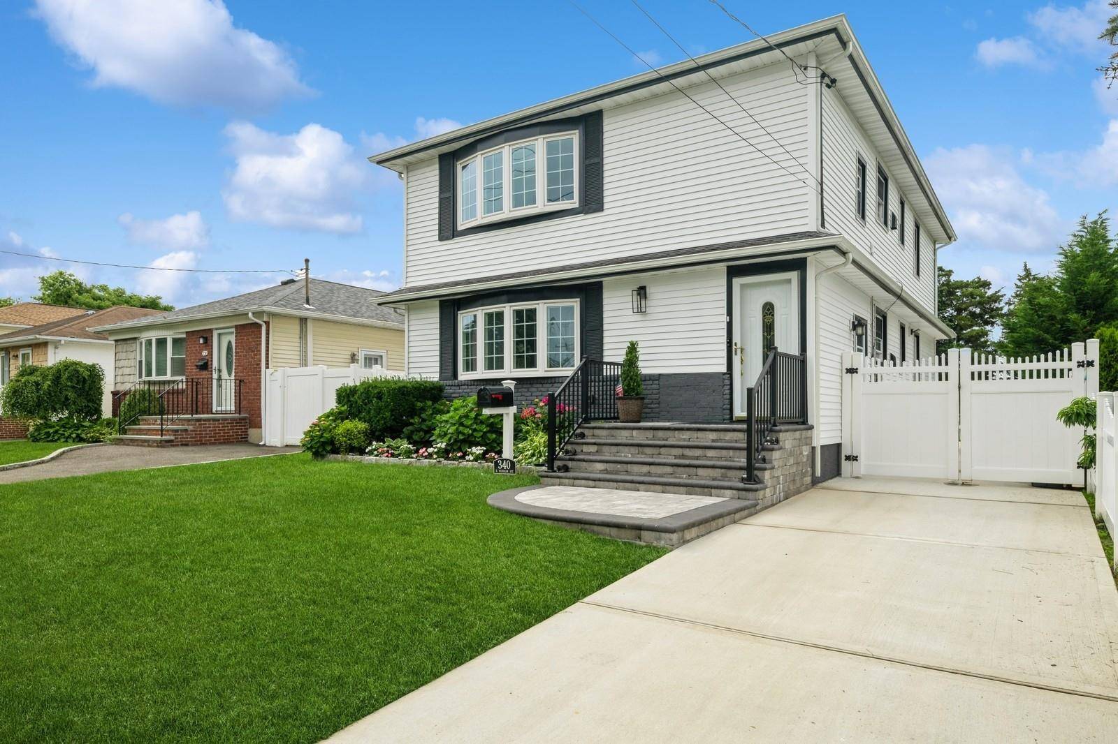 Massapequa, NY 11758,340 N Michigan AVE