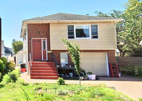 West Hempstead, NY 11552,233 Grand Ave