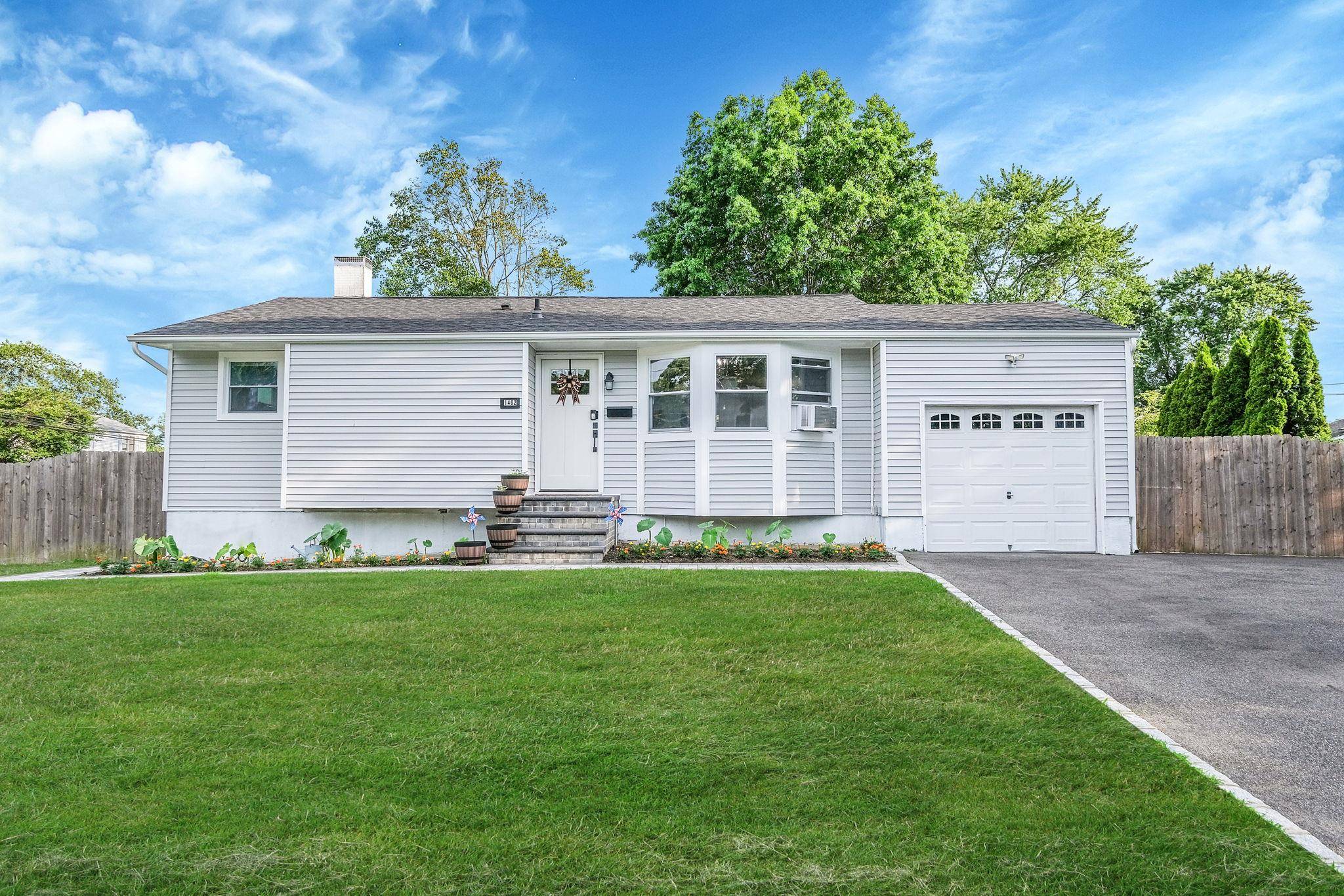 Medford, NY 11763,1402 Wave AVE