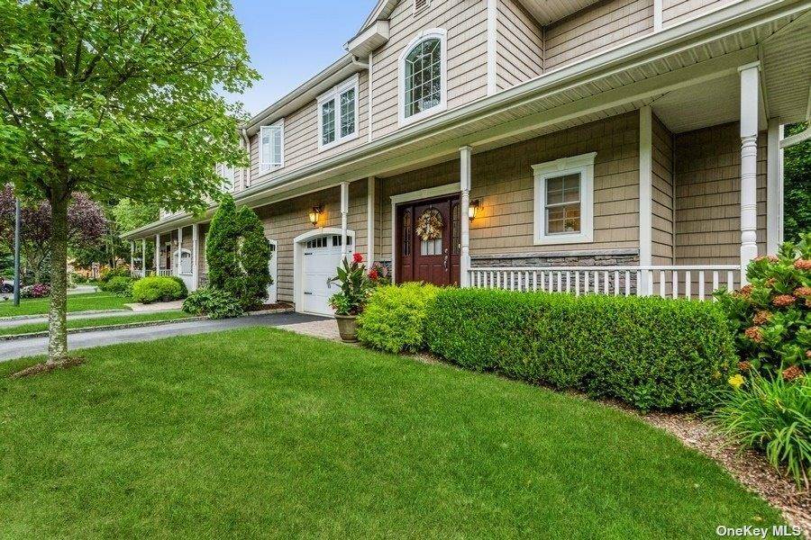 Huntington, NY 11743,5 Stratford PL
